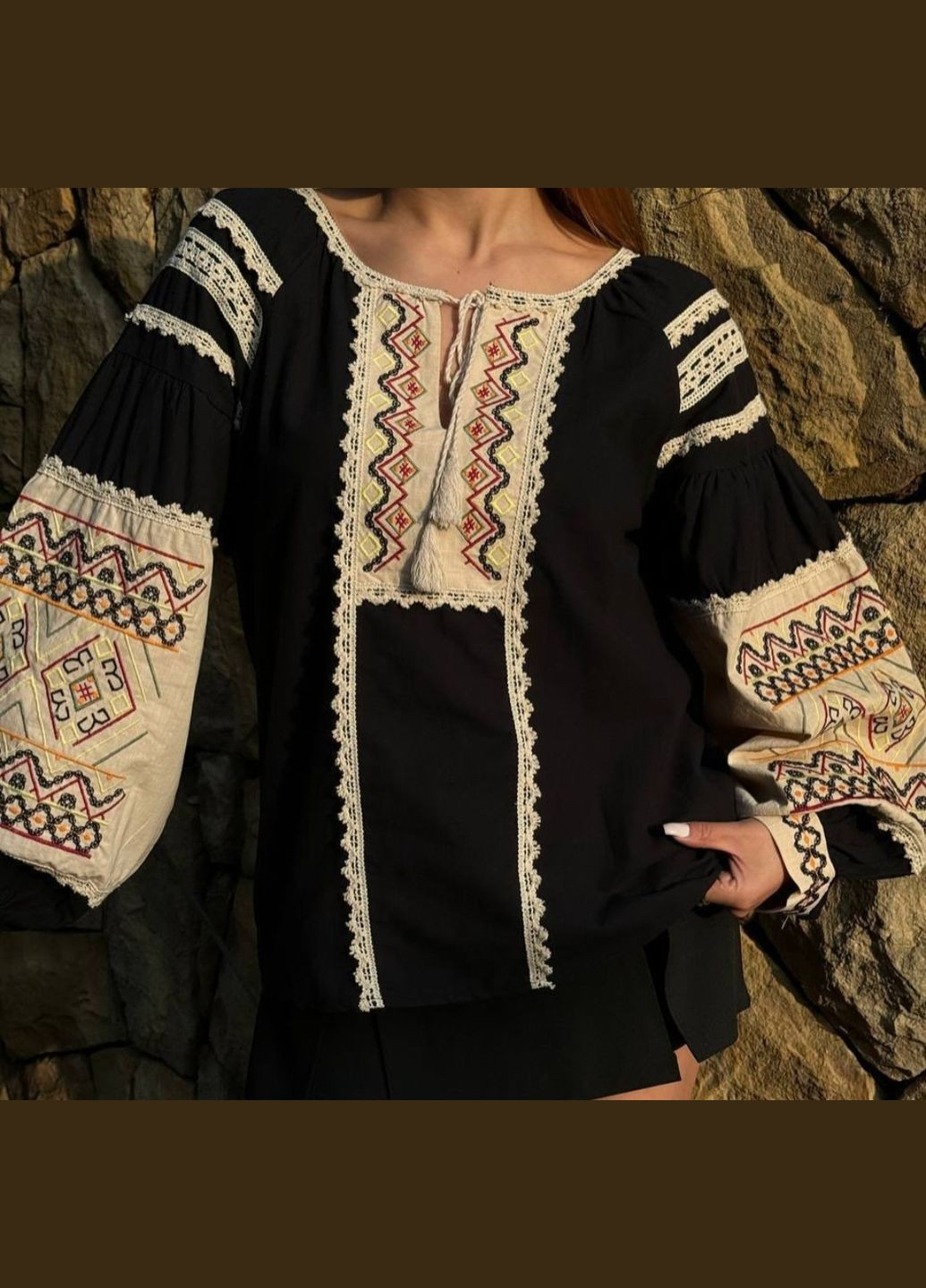 Чорна жіноча сучасна бавовняна вишиванка з вставками мереживом You Best (330752762)