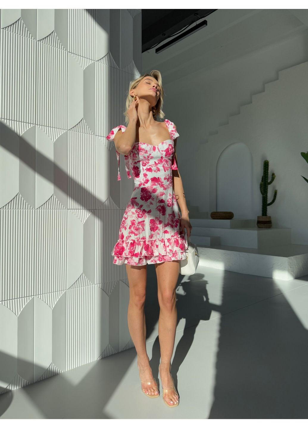 Рожева кежуал сукня з відкритими плечима Larionoff з квітковим принтом