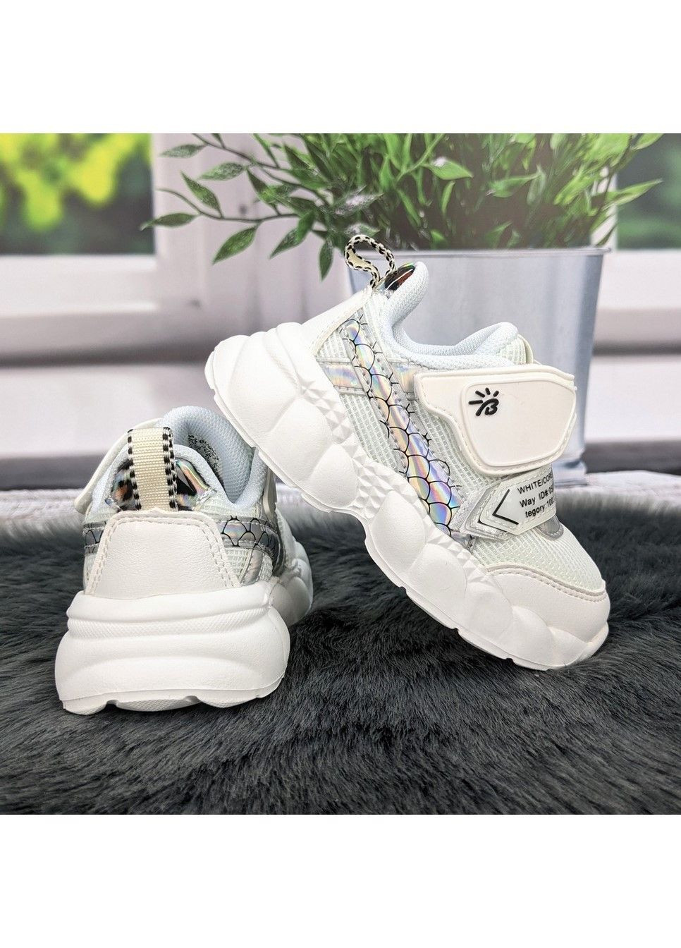 Белые демисезонные кроссовки детские для девочки Bessky