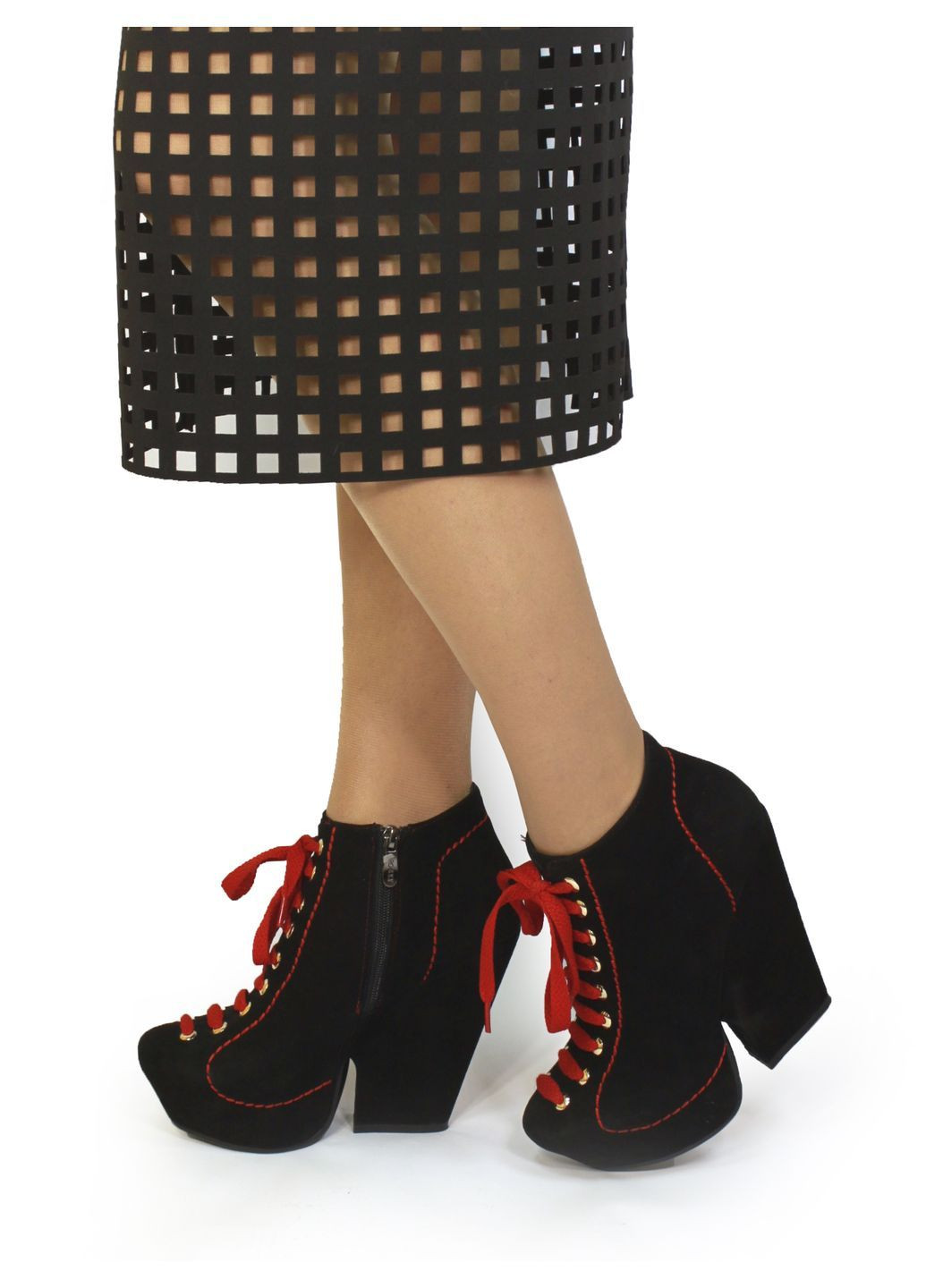 Чорні демісезонна жіночі демісезонні ботильйони з натуральної замші з декоративним шнуруванням It-Girl