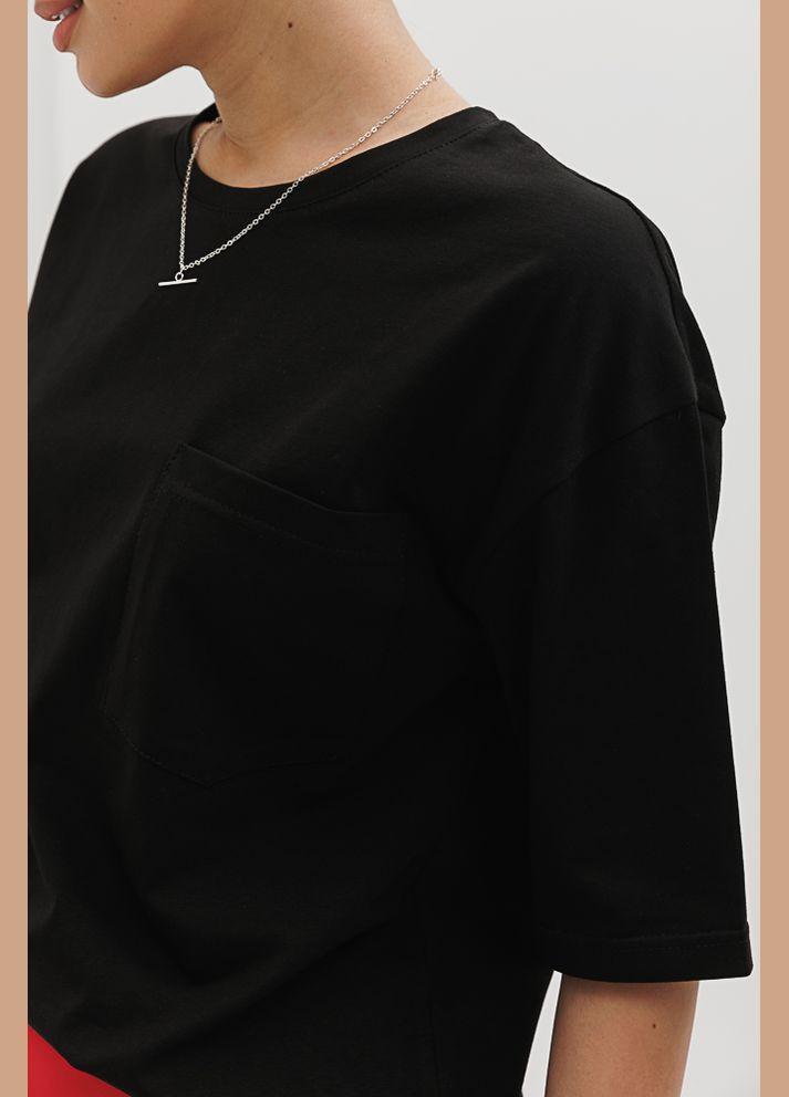Черная женская футболка оверсайз коралловая с карманом на груди Arjen