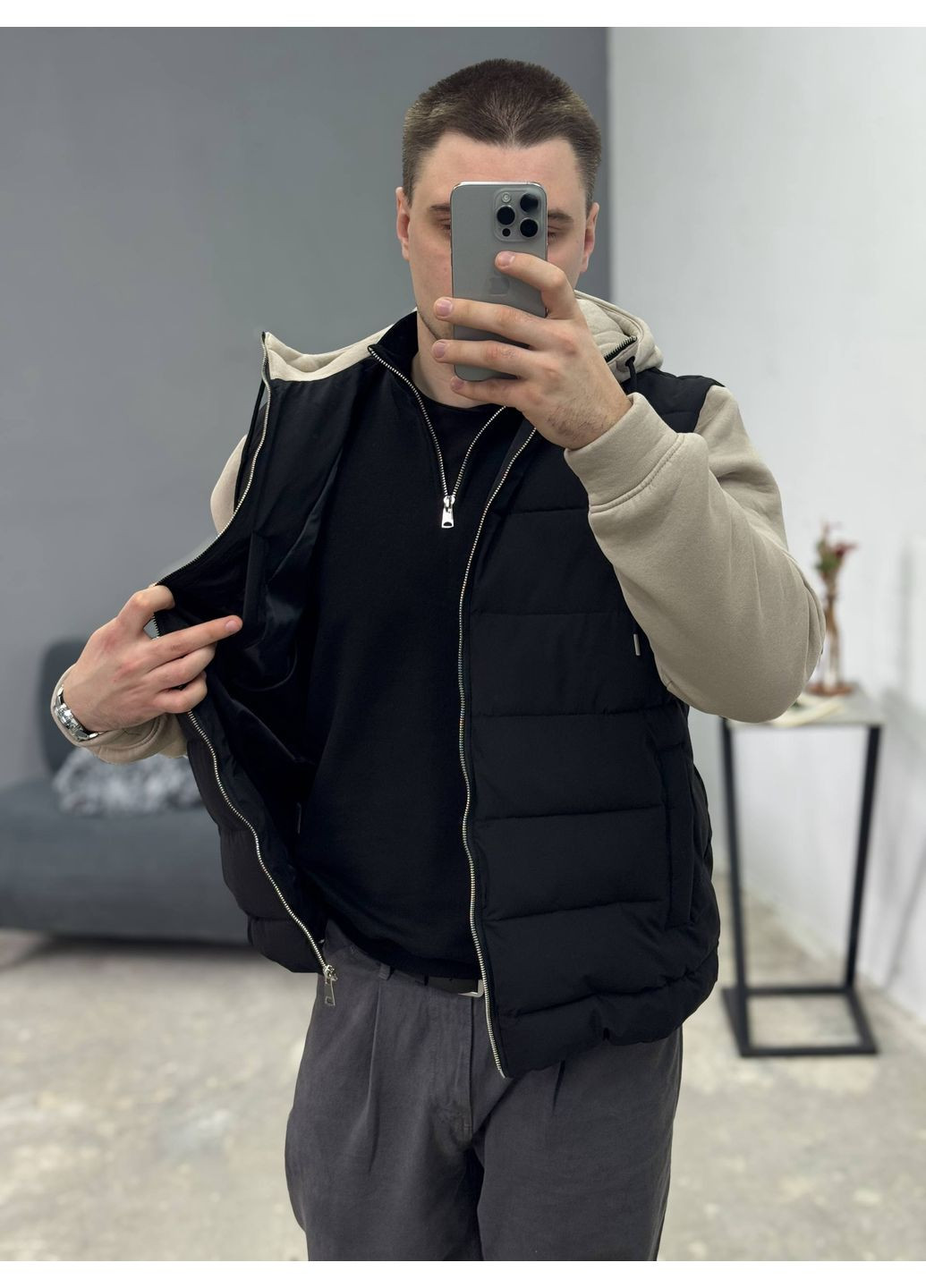 Бежева демісезонна куртка з трикотажними рукавами та капюшоном Україна