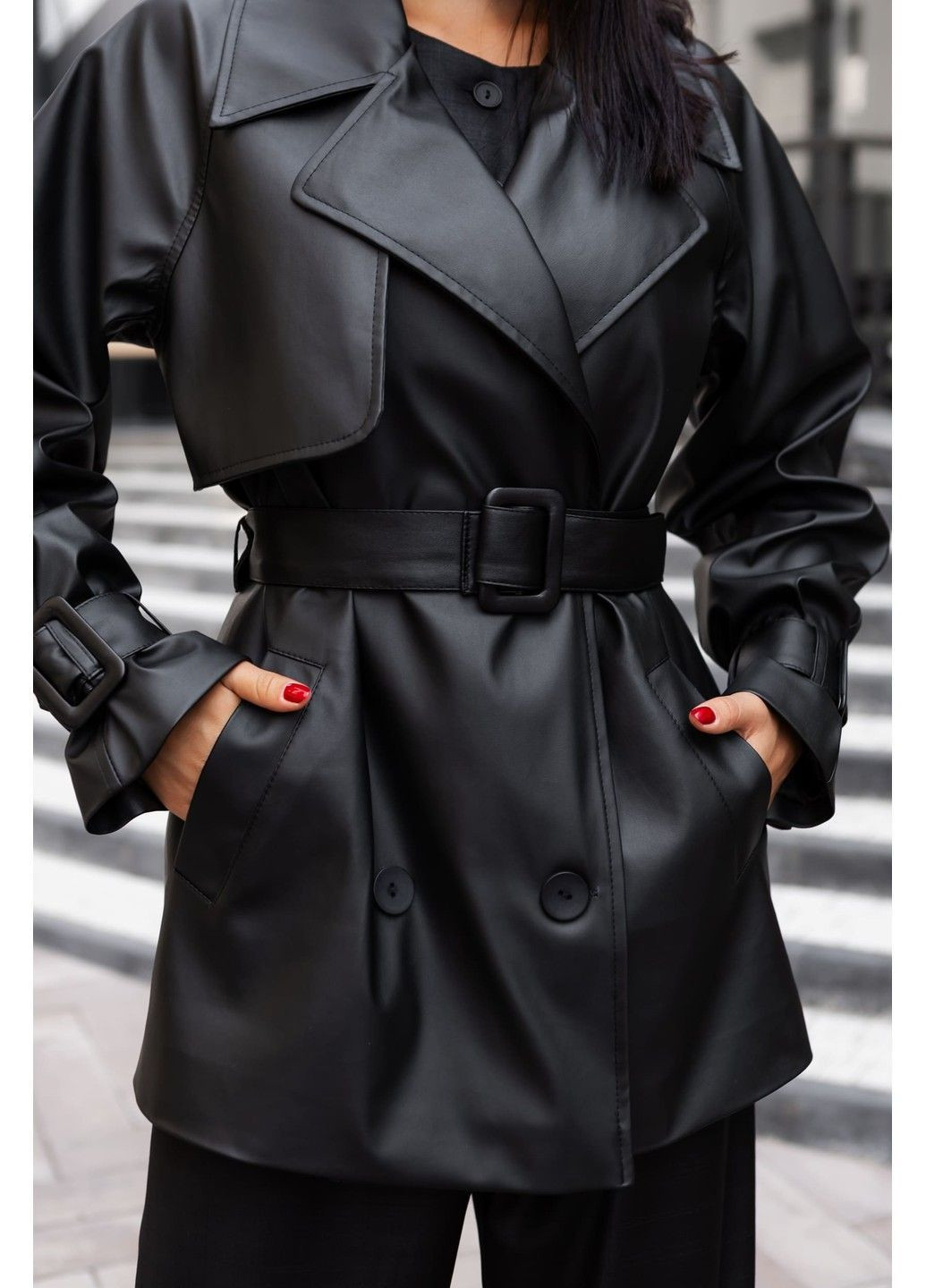 Чорна демісезонна тренч шкіряний укорочений чорний Bessa
