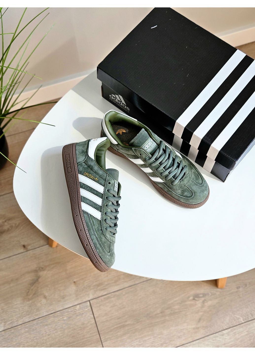 Оливковые (хаки) демисезонные кроссовки мужские и женские adidas spezial khaki white | адидас специал хаки No Brand