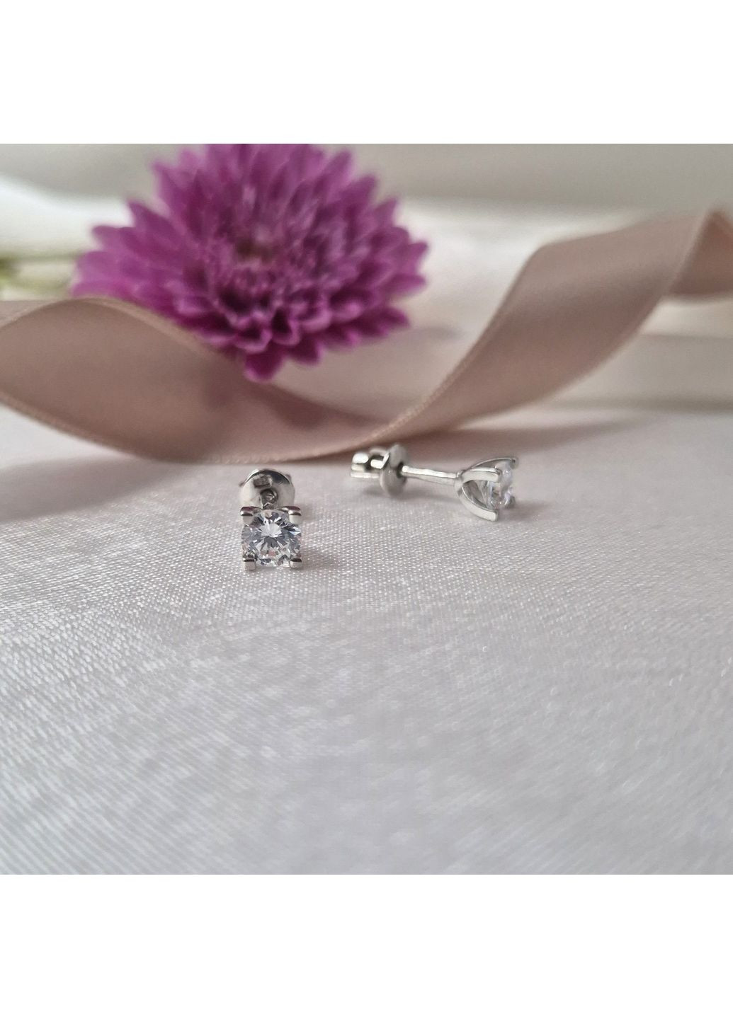 Серебряные сережки гвоздики на закрутках Белый Камень 5 мм серебро 925 пробы Родированное 82907б 1.26г Nobrand (365639350)