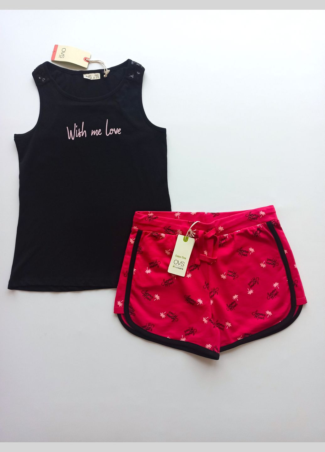 Чорний літній комплект для дівчинки футболка-майка чорна з паєтками + шорти червоні трикотажні (158 см) OVS