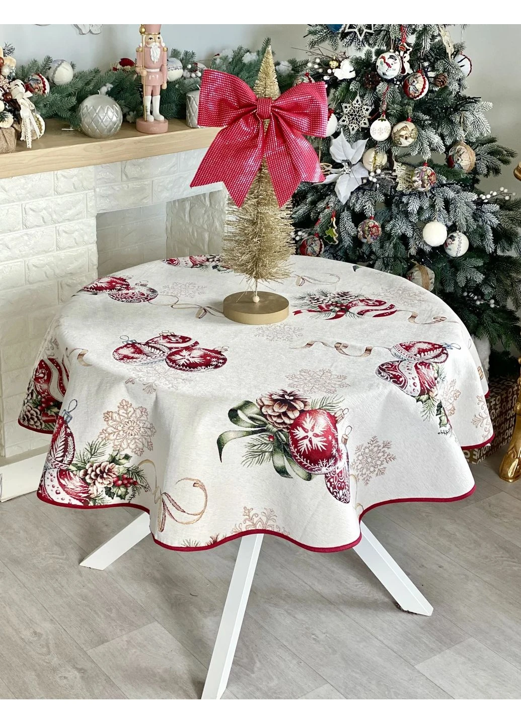 Скатерть гобеленовая ALLOVER34278 Ø140 см светло-бежевый с микрофиброй и золотым люрексом No Brand (402451308)