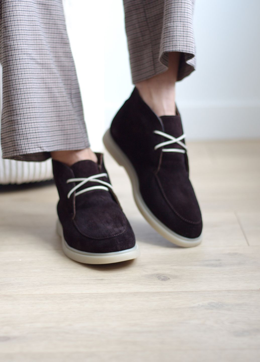 Осенние женские осенние лоферы на шнурках из натуральной замши. No Brand без декора из натуральной замши