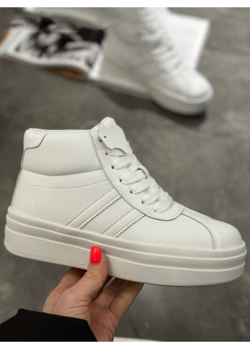 Белые всесезон кожаные кроссовки wawp160-3 Stilli