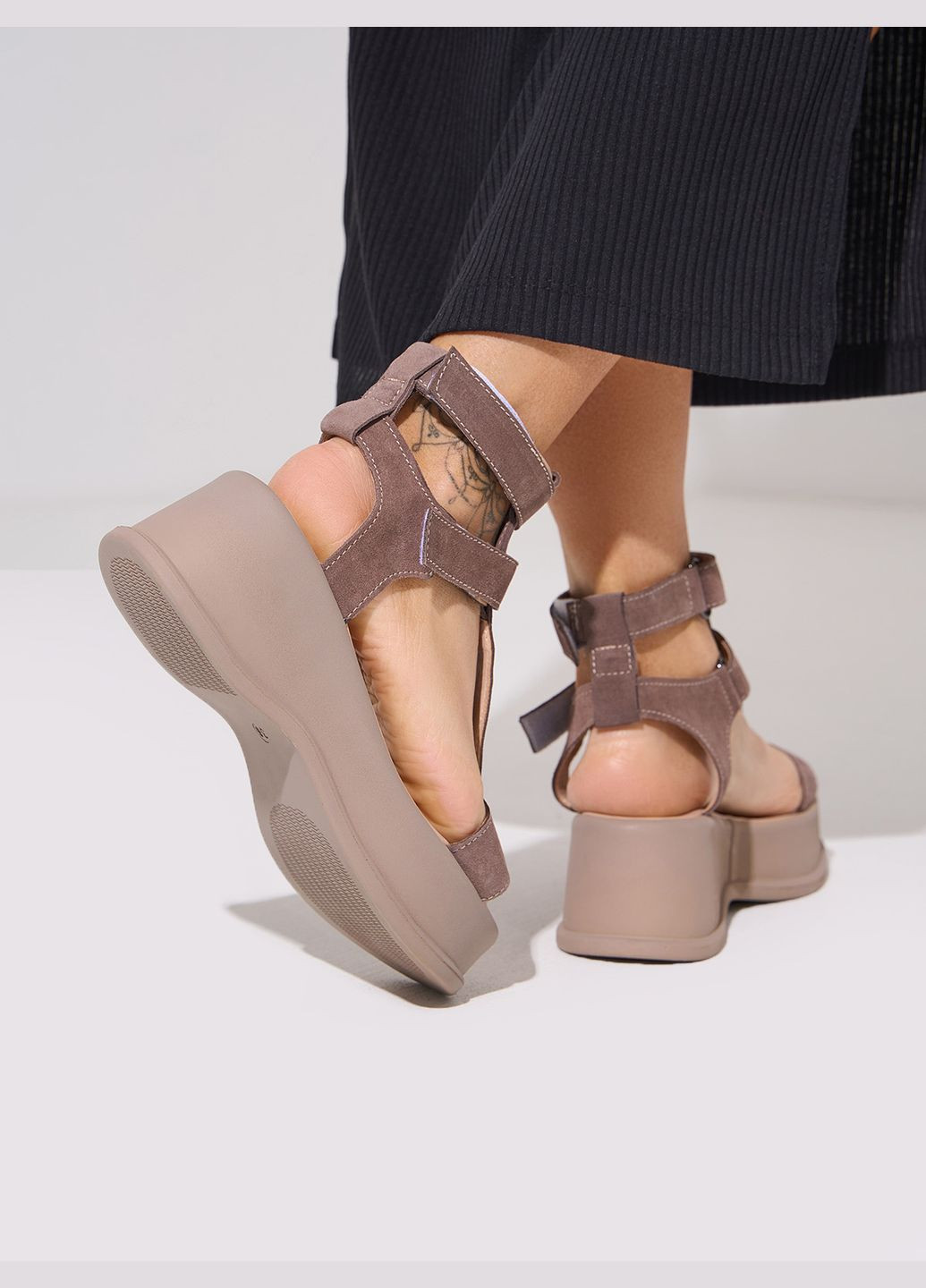 Бежевые босоножки ISSA PLUS на липучке