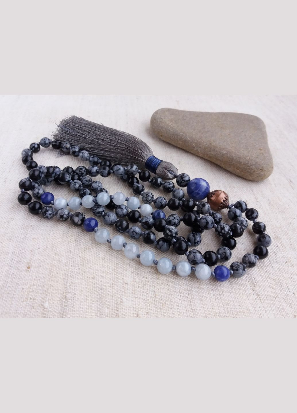 Чотки з натурального каменю Аквамарин Сніговий обсидіан 108 намистин з вузлами d 6мм No Brand (336950750)