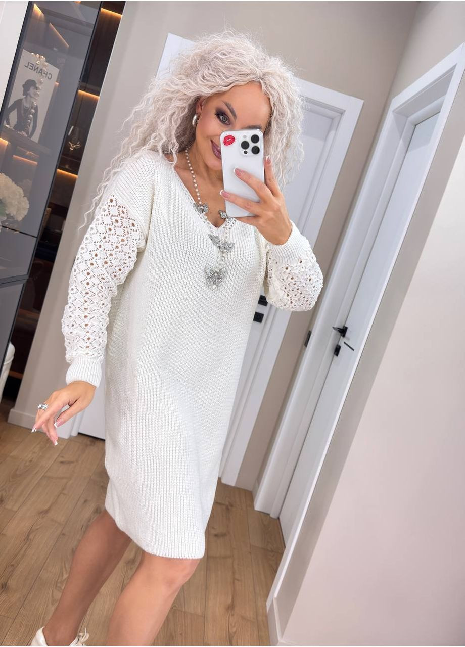 Молочна жіноча в'язана сукня з ажурними рукавами 00398 No Brand
