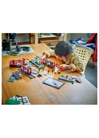 Конструктор (60423) Lego City Трамвай і вокзал у центрі міста 811 деталей (366696225)