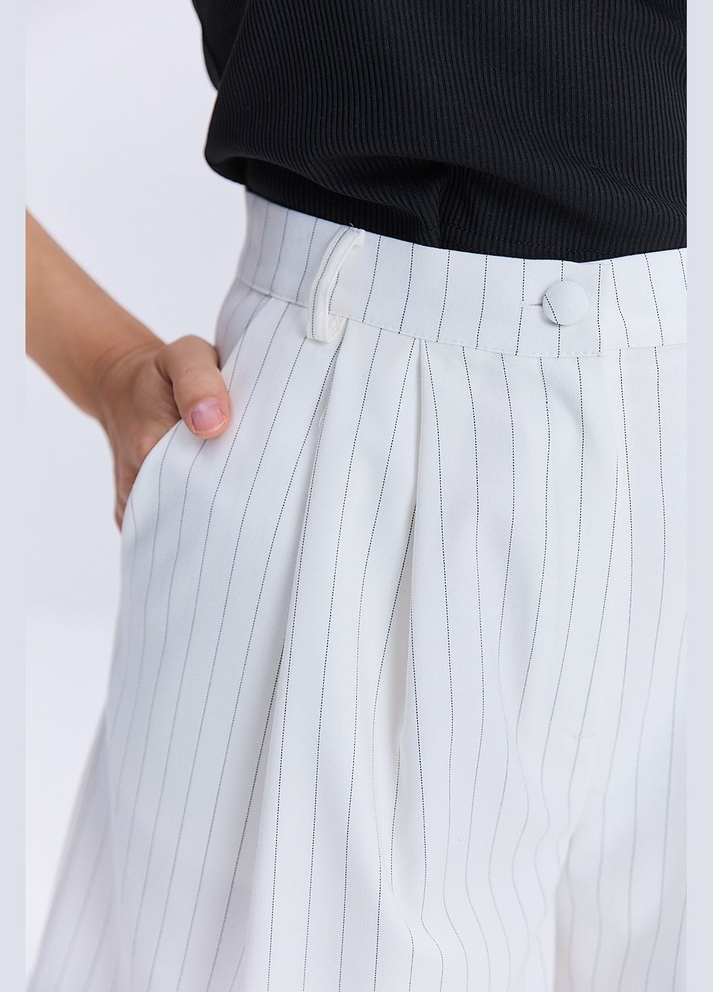 Жіночі смугасті шорти-бермуди молочні Arjen (330988533)