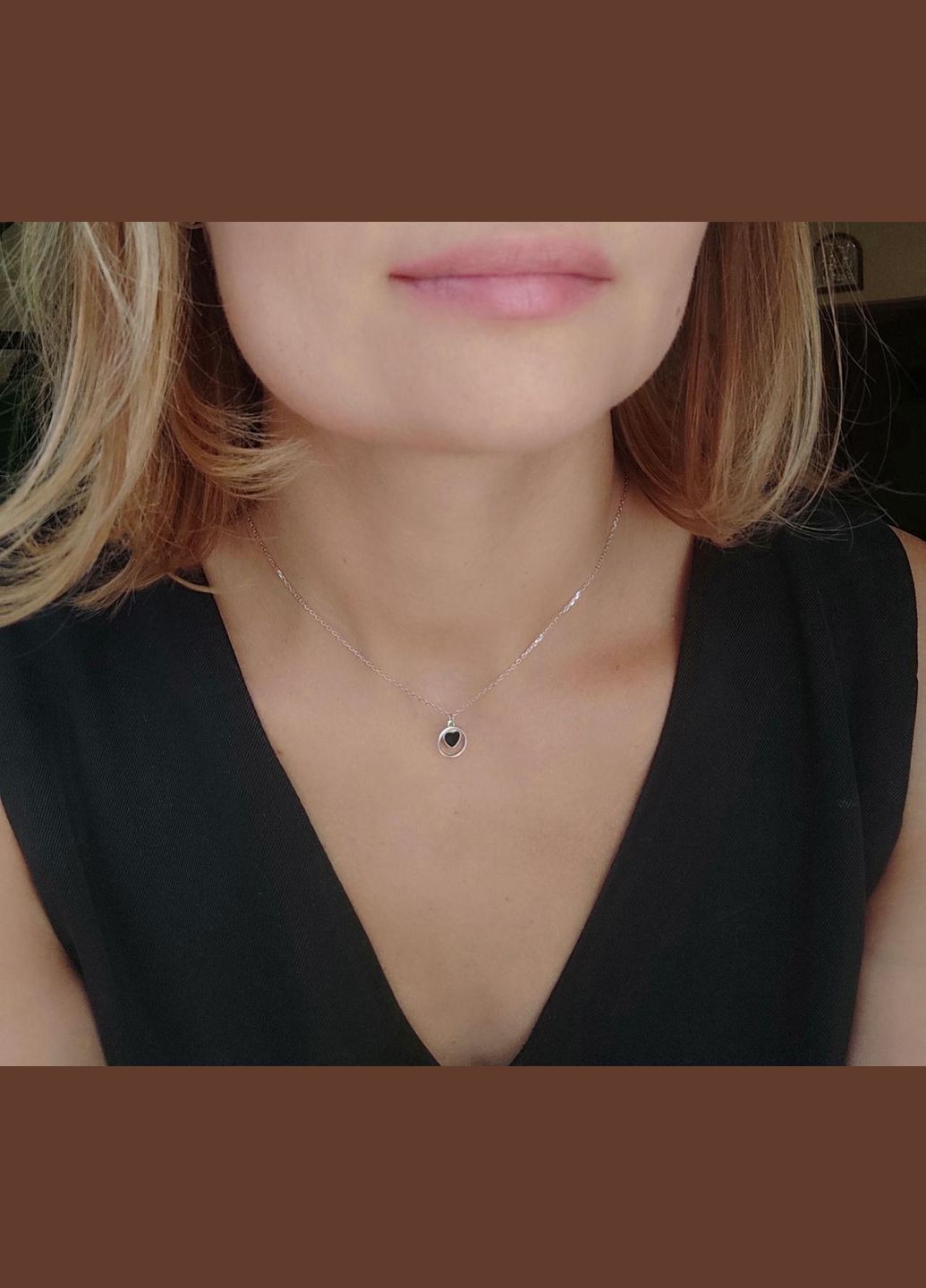 Колье серебряное Сердце с цветной эмалью на тоненькой цепочке Каштан (342335356)