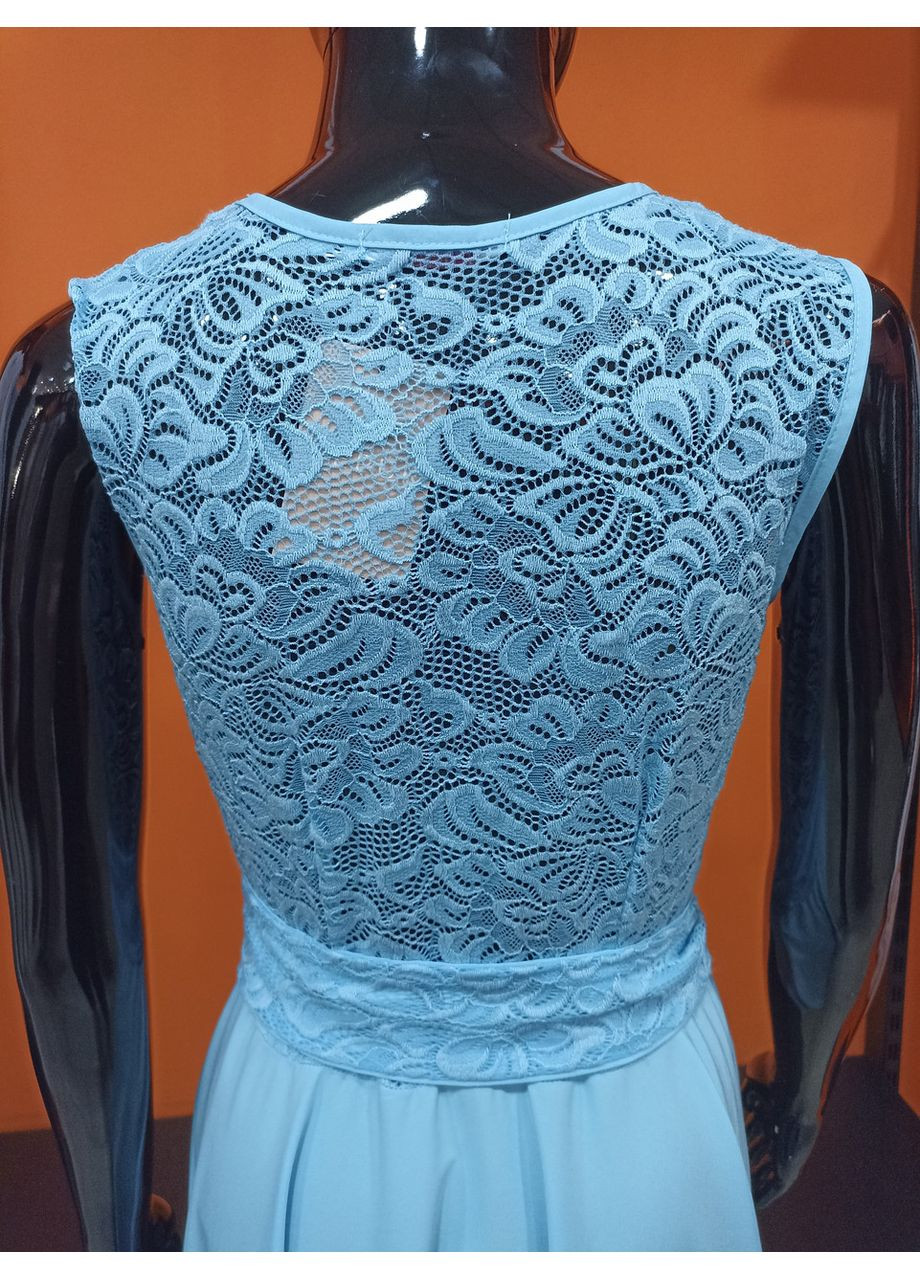 Блакитна сукня ошатна мереживо гіпюр без рукавів міді пояс 46 блакитне No Brand