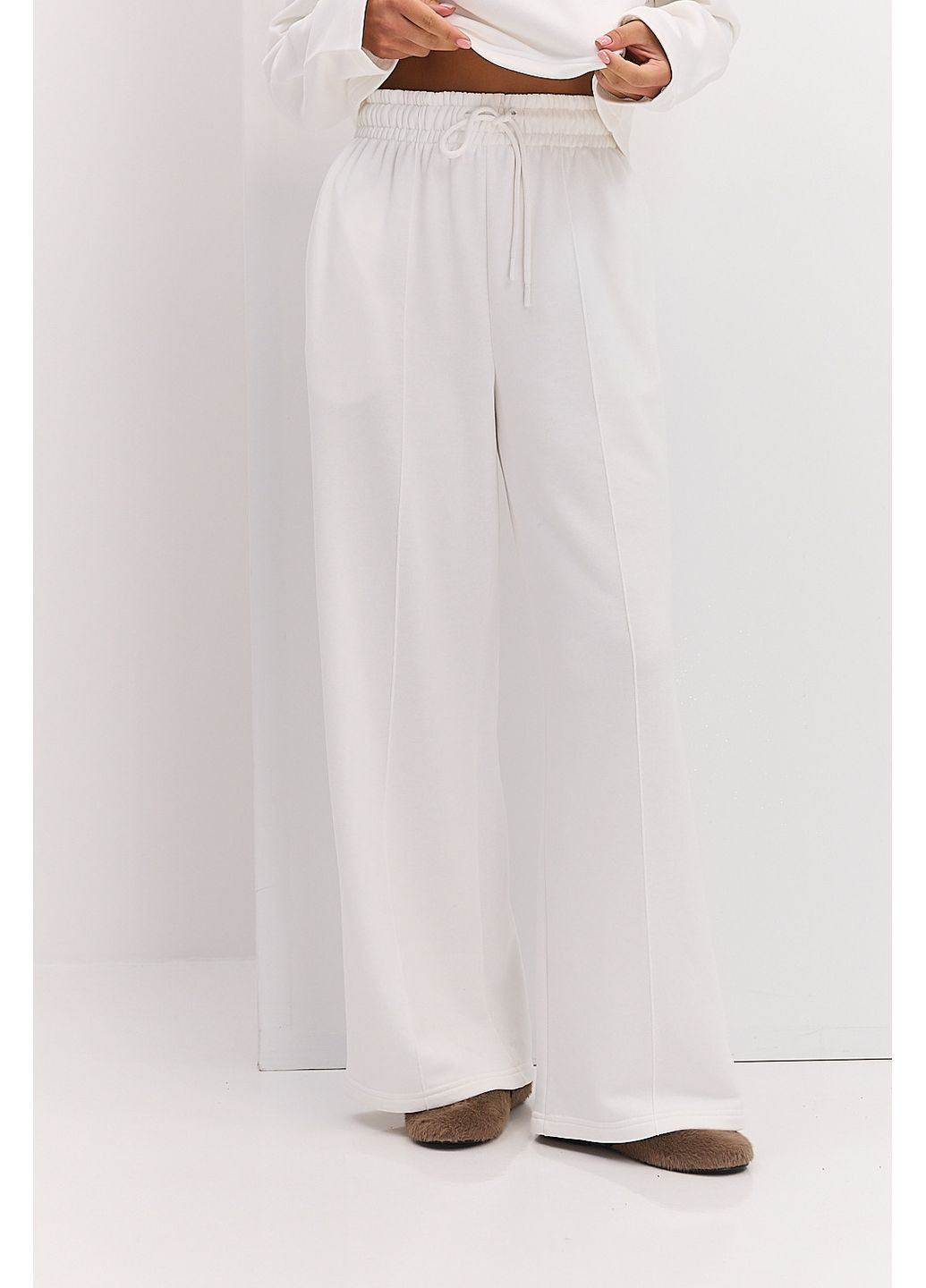 Жіночі спортивні штани з трикотажу зі стрілками спереду Arjen (360885333)