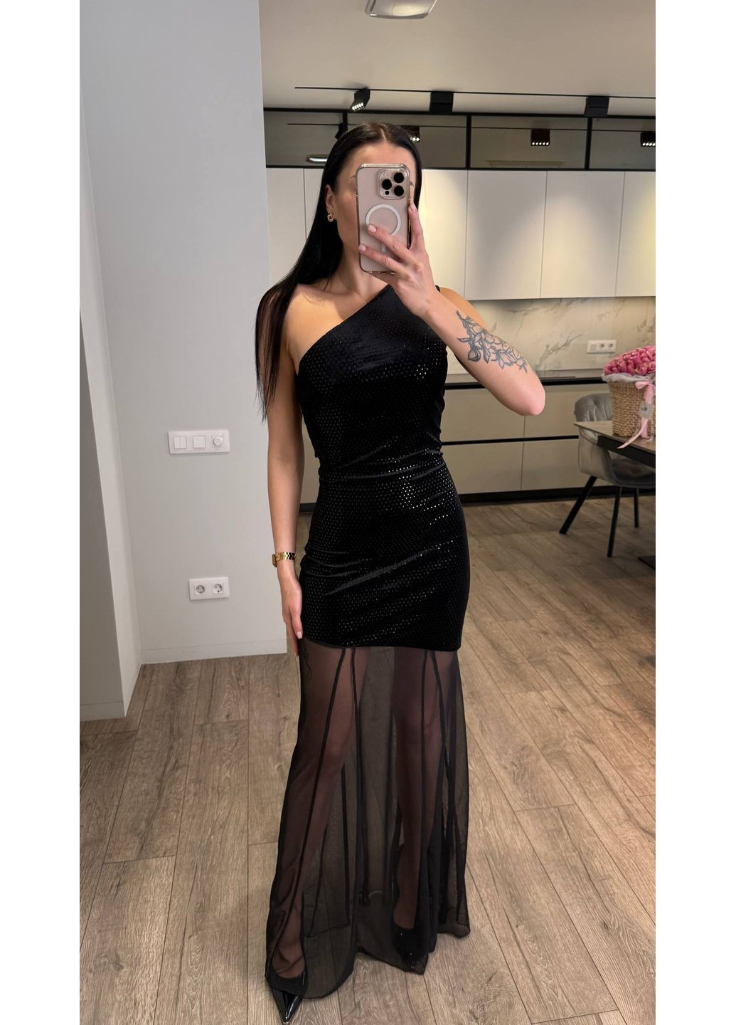 Черное праздничный, вечернее, кэжуал женское платье с открытыми плечами FINO Mode однотонное