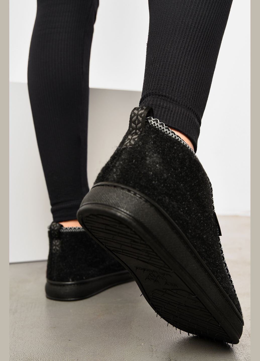 Темно-серые бурки женские на меху темно-серого цвета Let's Shop с вышивкой