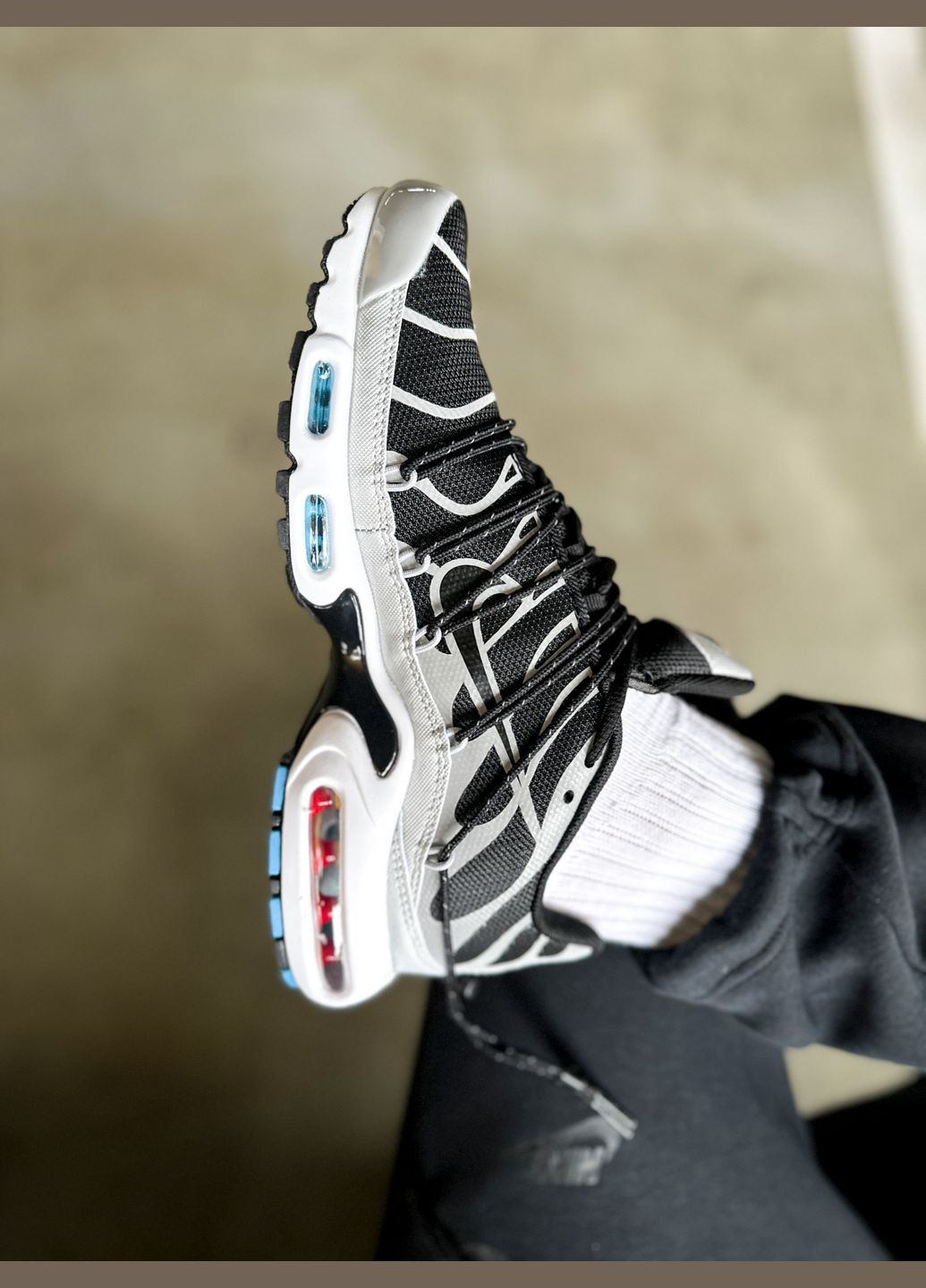 Черные демисезонные мужские кроссовки nike air max tn plus toggle black grey | найк аир макс тн плюс черные серые No Brand