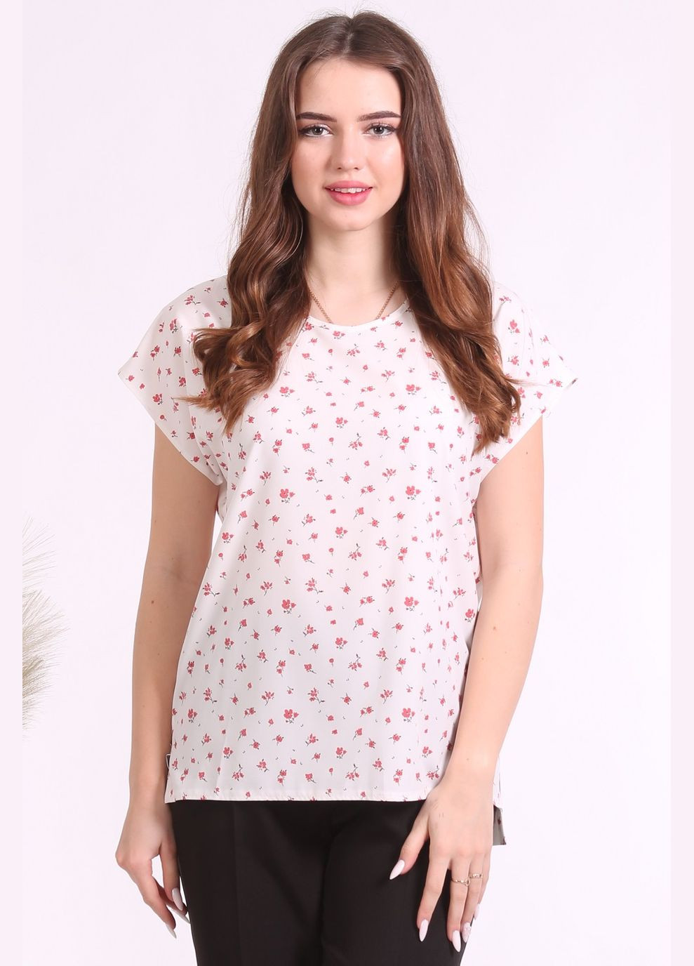 Молочная блузка женская 0071 цветы красный софт молочная Актуаль