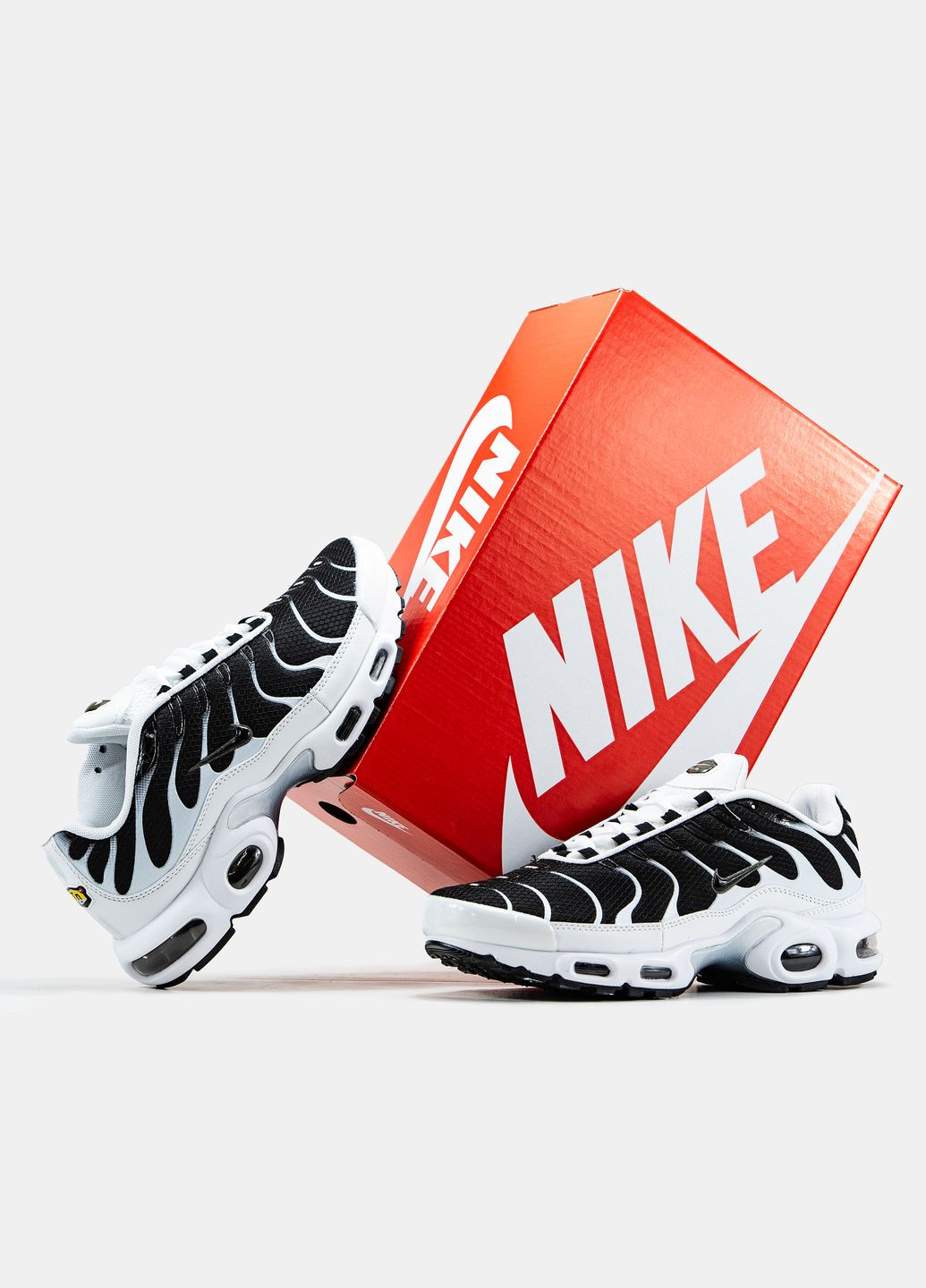 Кроссовки женские и мужские Nike Air Max TN Plus black white | Найк Аир Макс ТН Плюс черно-белые No Brand чёрно-белые демисезоны (315482997)