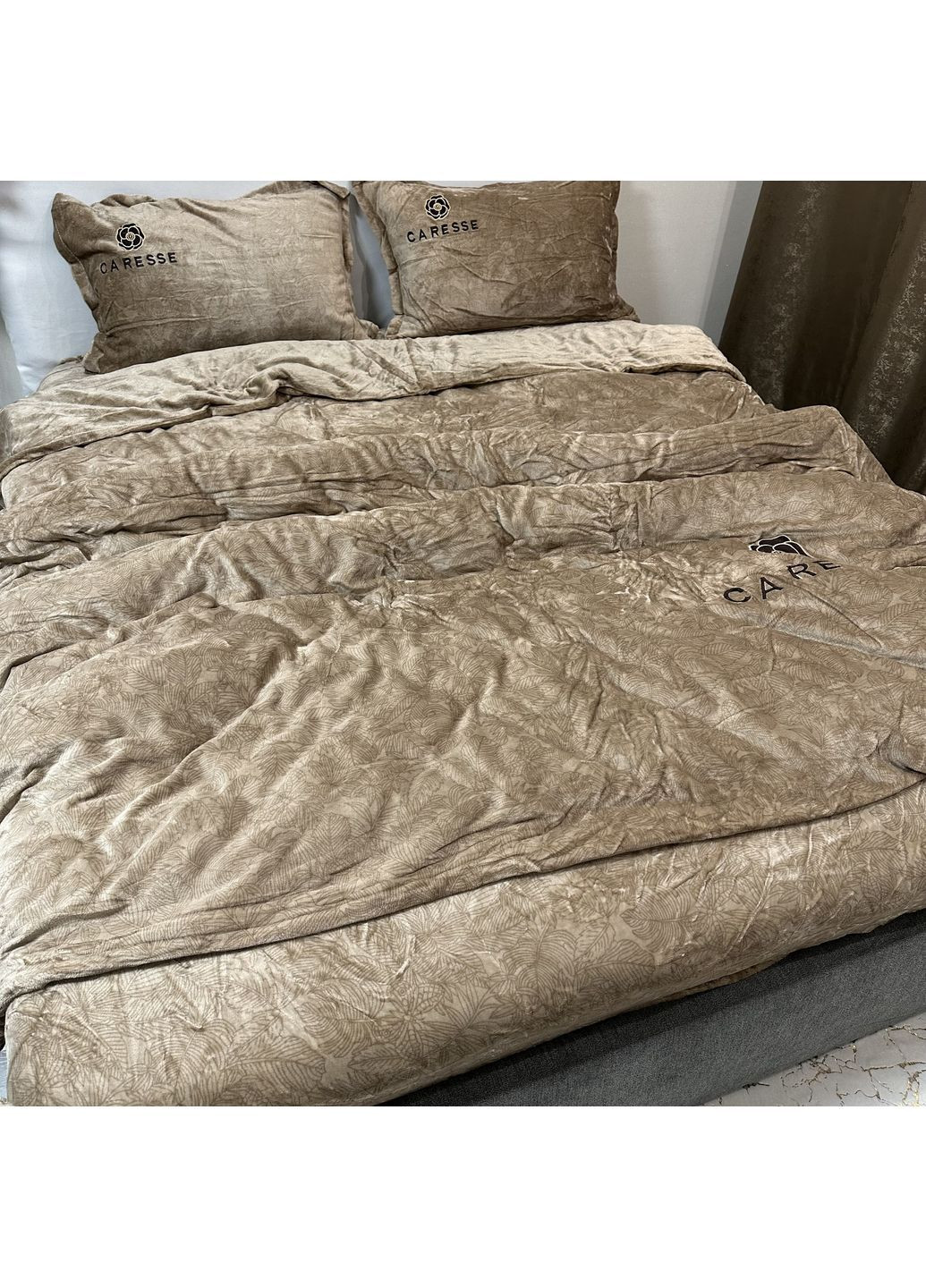 Роскошь велюра: постельное белье евро кофейного цвета (Velvet Touch). Простынь на резинке. Пододеяло 200*230см. No Brand (370278939)