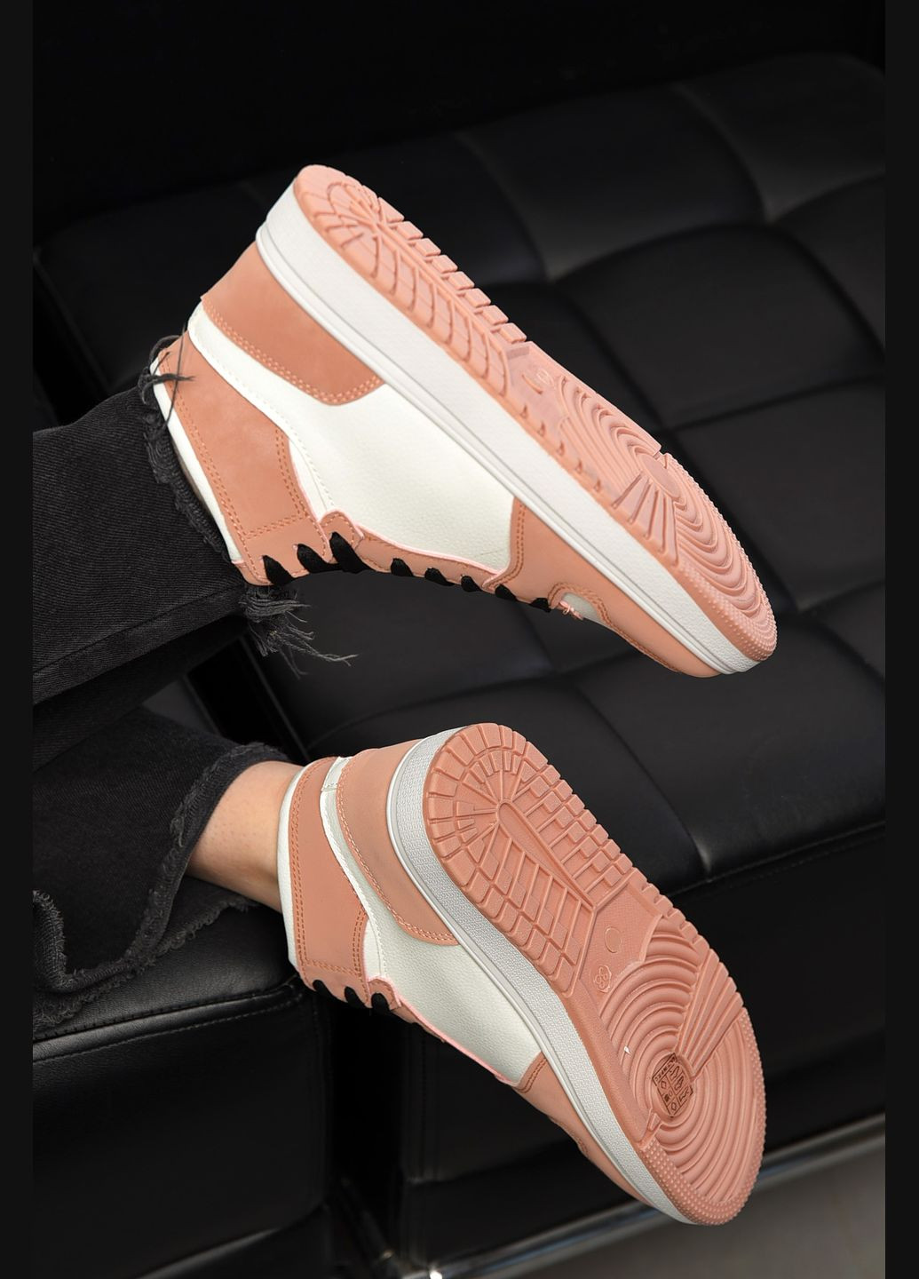 Кроссовки женские белого цвета на шнуровке Let's Shop белые демисезоны (321984265)