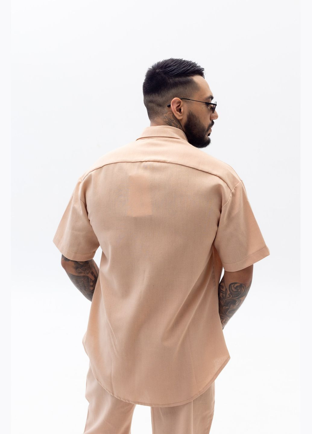 Бежевый летний льняный кэжуал костюм из лого ск с рубашкой, брючный Vakko