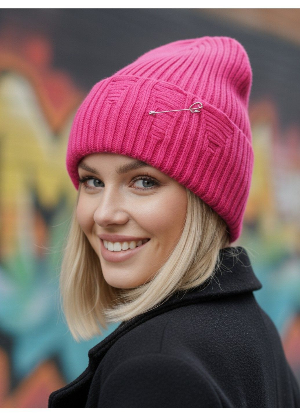 Шапка унісекс рванка з декоративною булавкою подвійна з відворотом малинова (фуксія) No Brand (363968688)