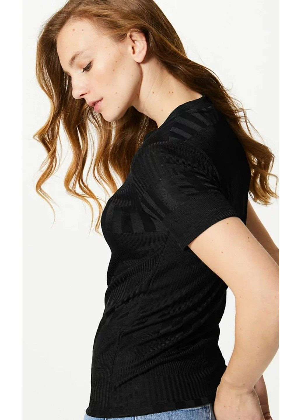 Черная всесезон женская приталенная футболка с круглым вырезом (56753) 18 черная M&S