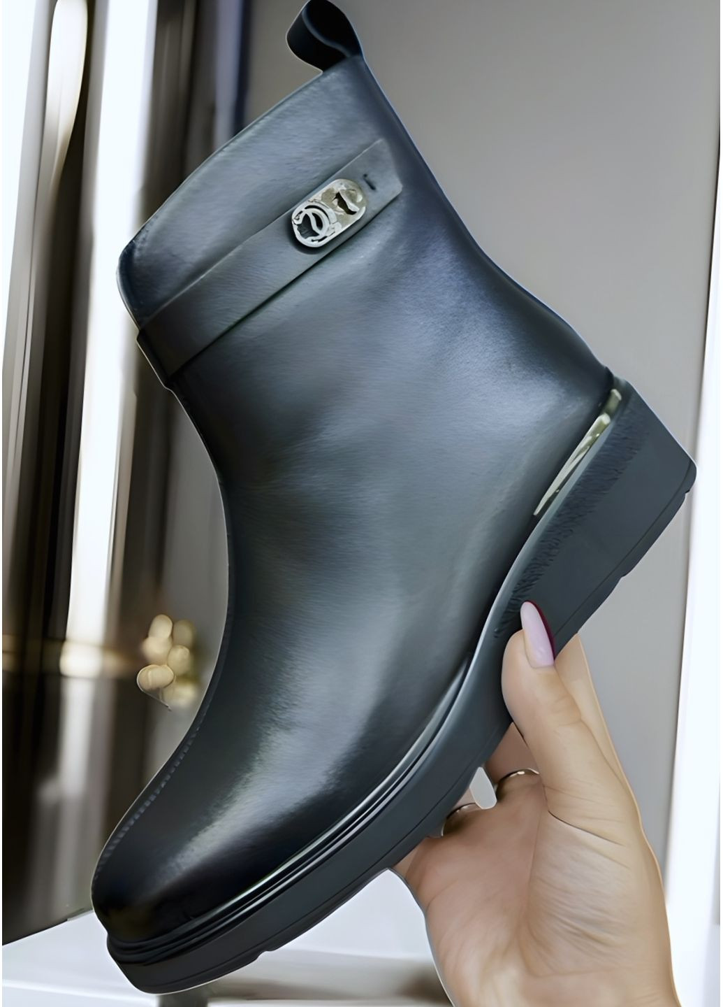 Осенние женские кожаные черные ботинки на невысокой танкетке. No Brand