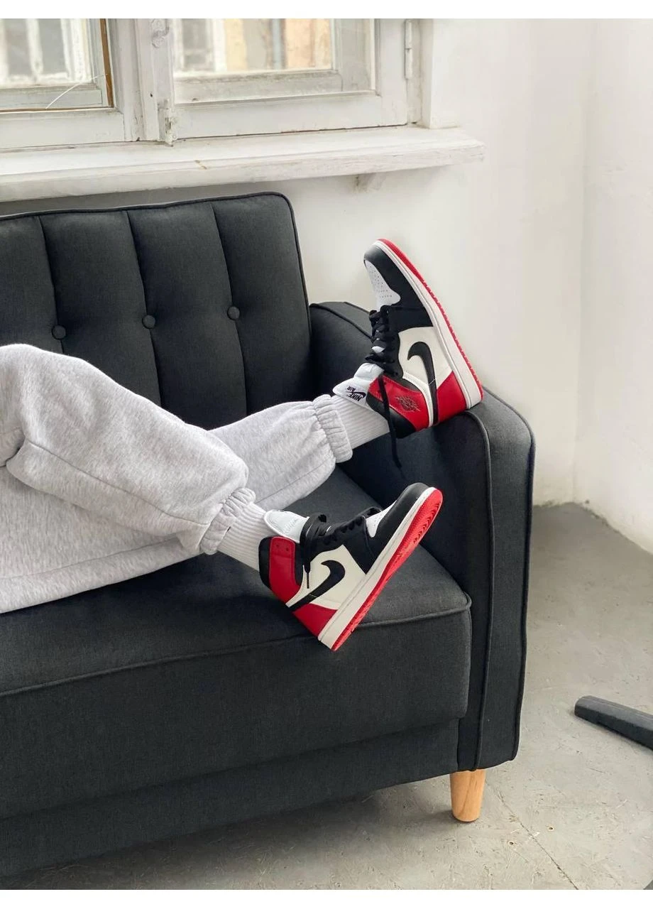 КРОССОВКИ ЖЕНСКИЕ NIKE AIR JORDAN 1 RETRO HIGH BLACK RED WHITE НАЙК АИР ДЖОРДАН БЕЛЫЕ No Brand белые демисезоны (391018629)