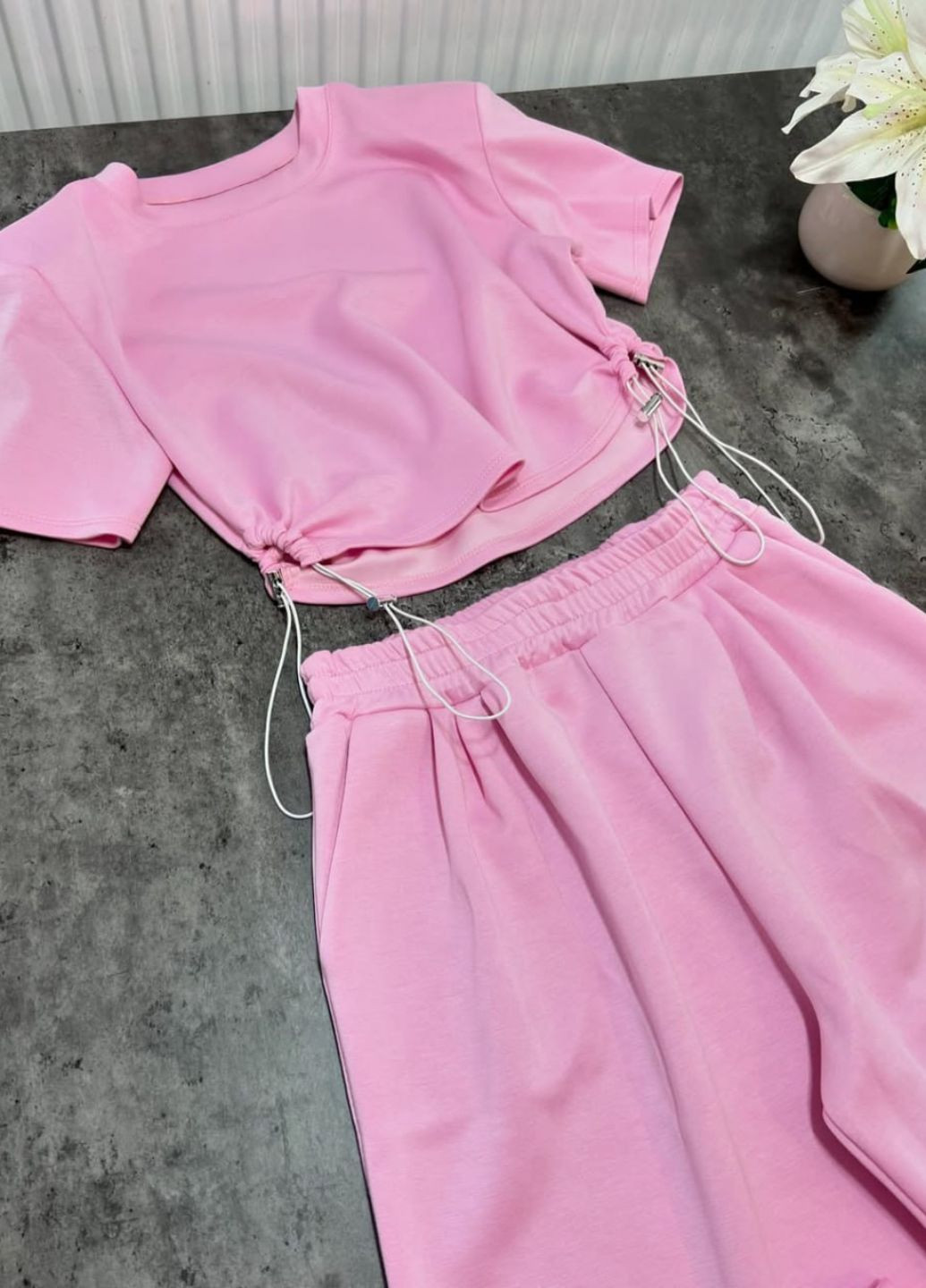 Костюм-двійка: вкорочена футболка та штани на резинці Україна (327842223)