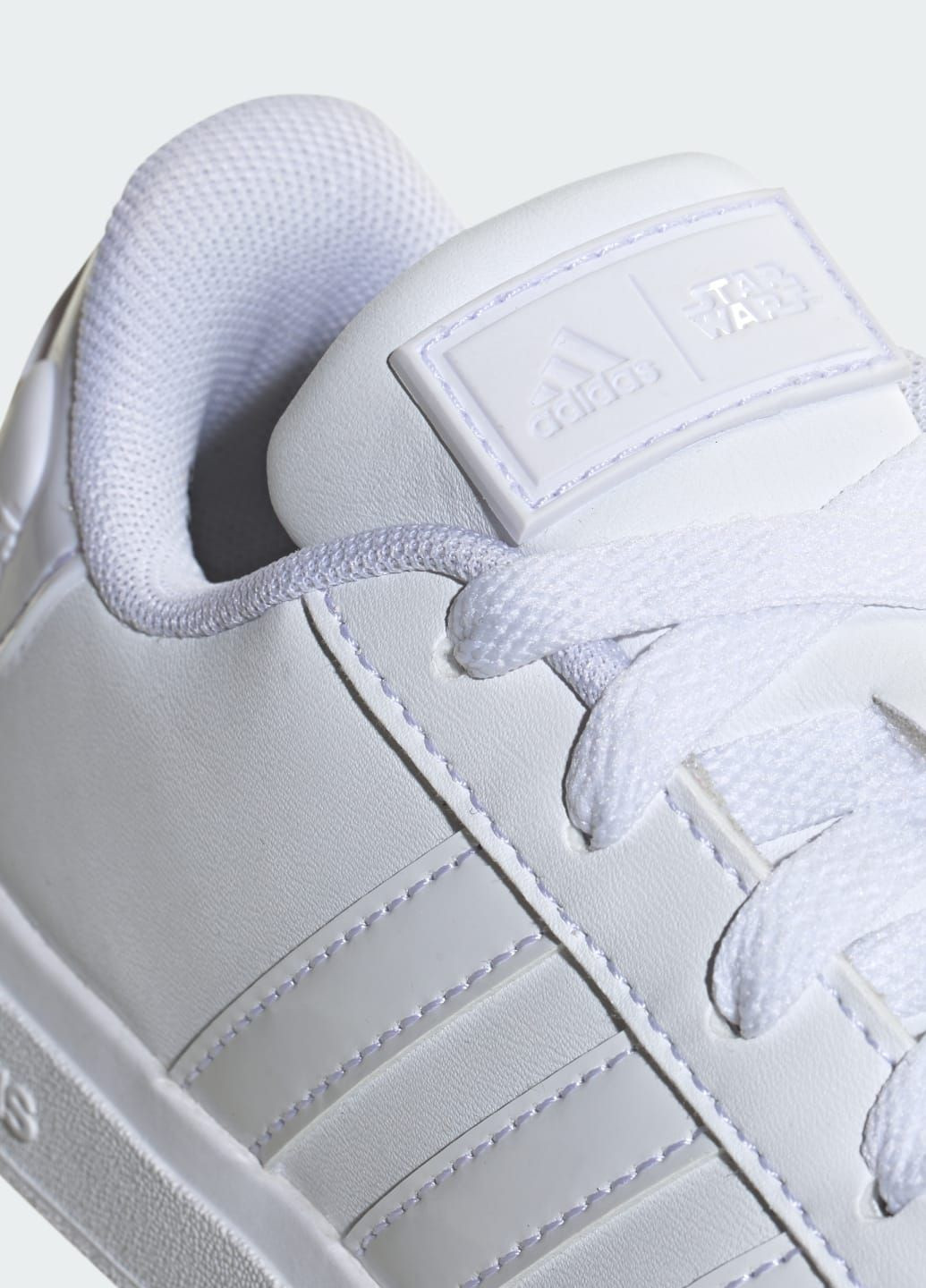 Білі всесезонні кросівки star wars grand court 2.0 adidas