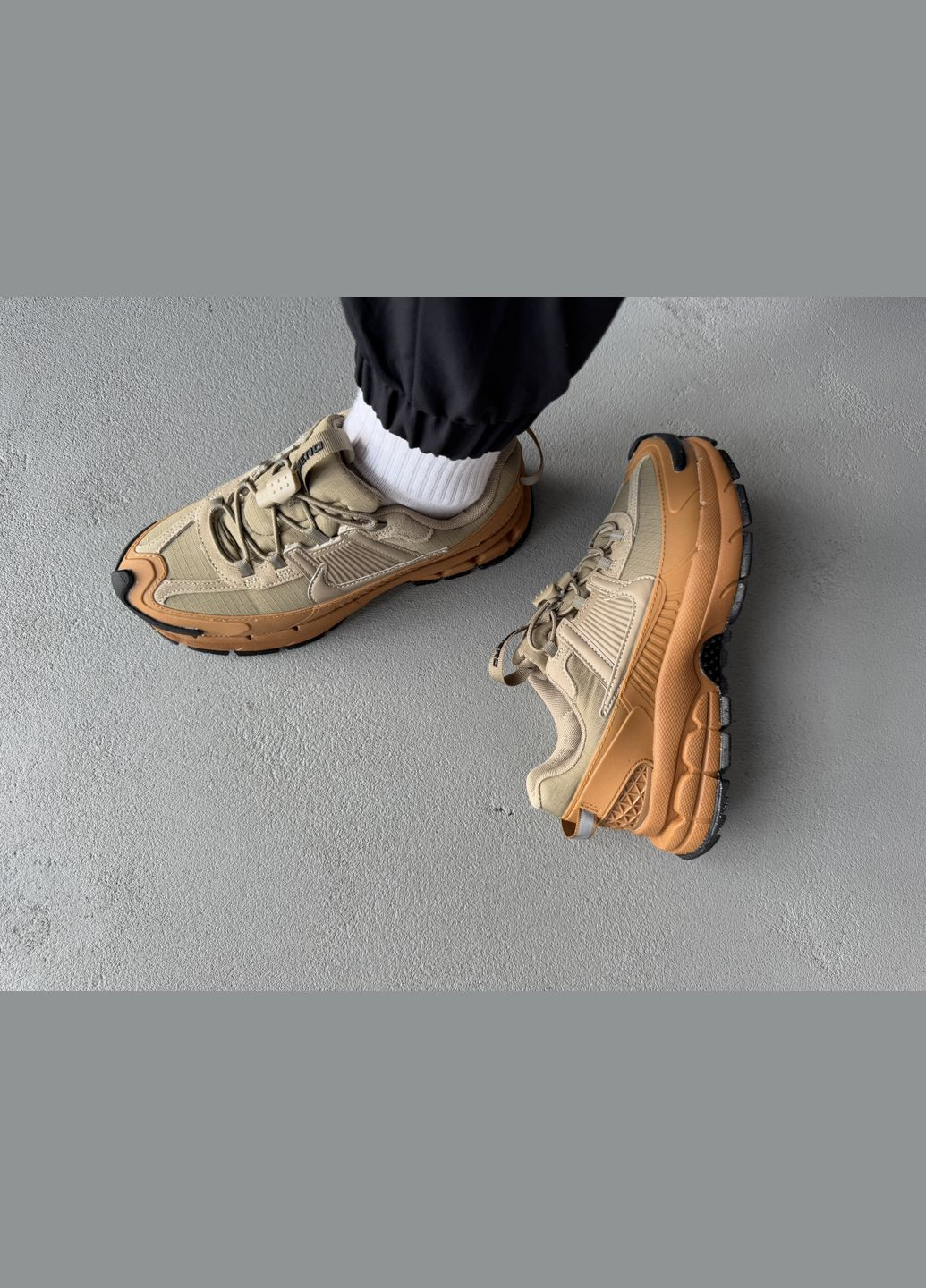Оливковые (хаки) демисезонные кроссовки мужские и женские nike zoom vomero roam beige | найк зум вомеро роам хаки No Brand