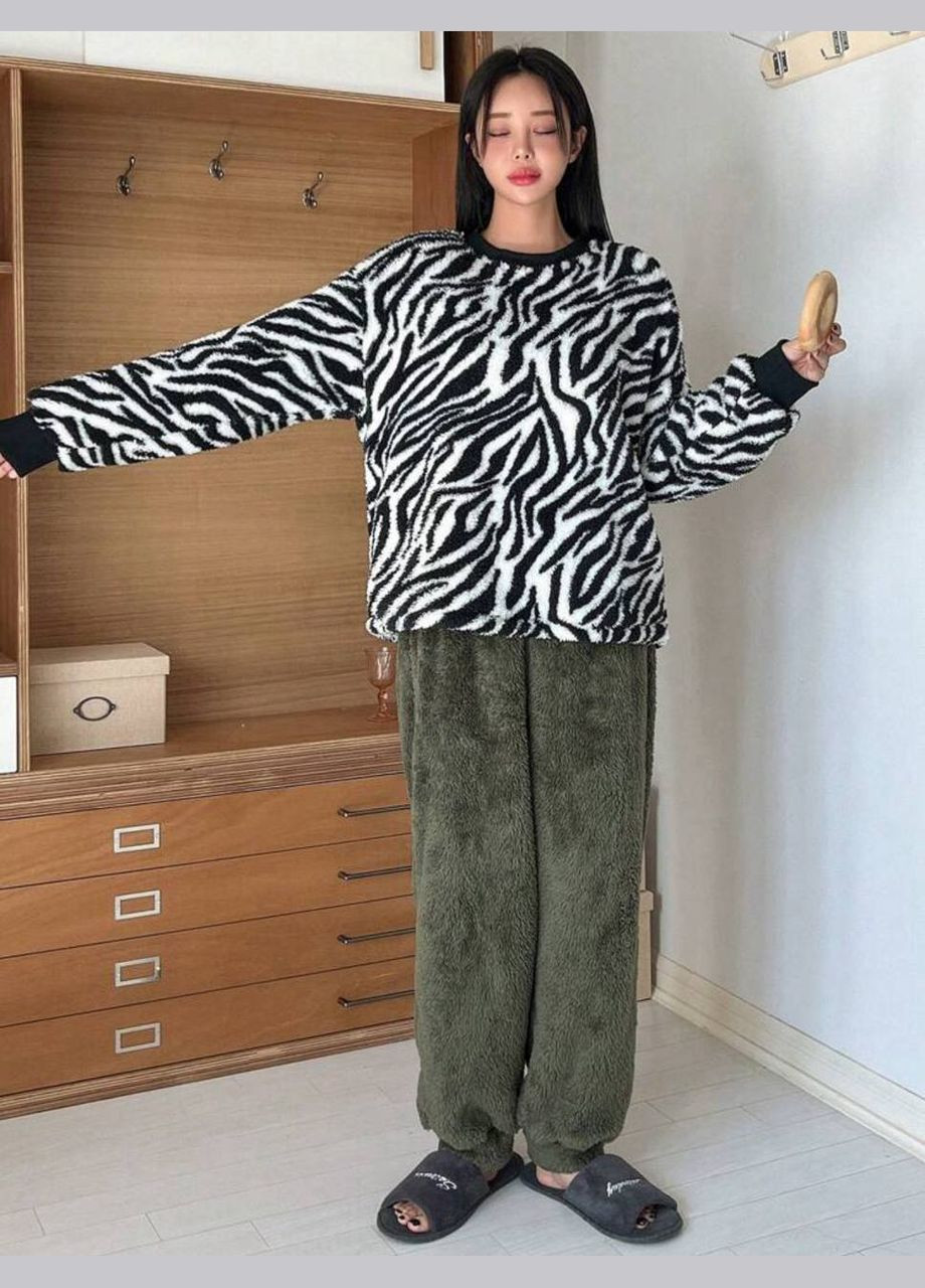 Оливковая (хаки) женская пижама с меха тедди цвет зебра хаки р.42/46 449019 New Trend