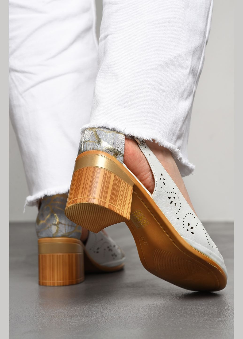 Туфлі жіночі білого кольору Let's Shop (290255260)