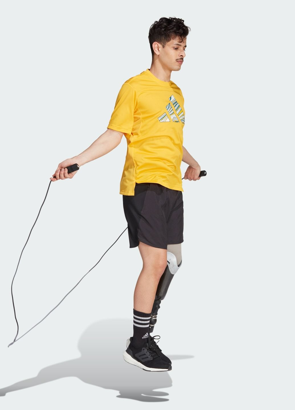 Жовта футболка hiit graphic slogan training adidas