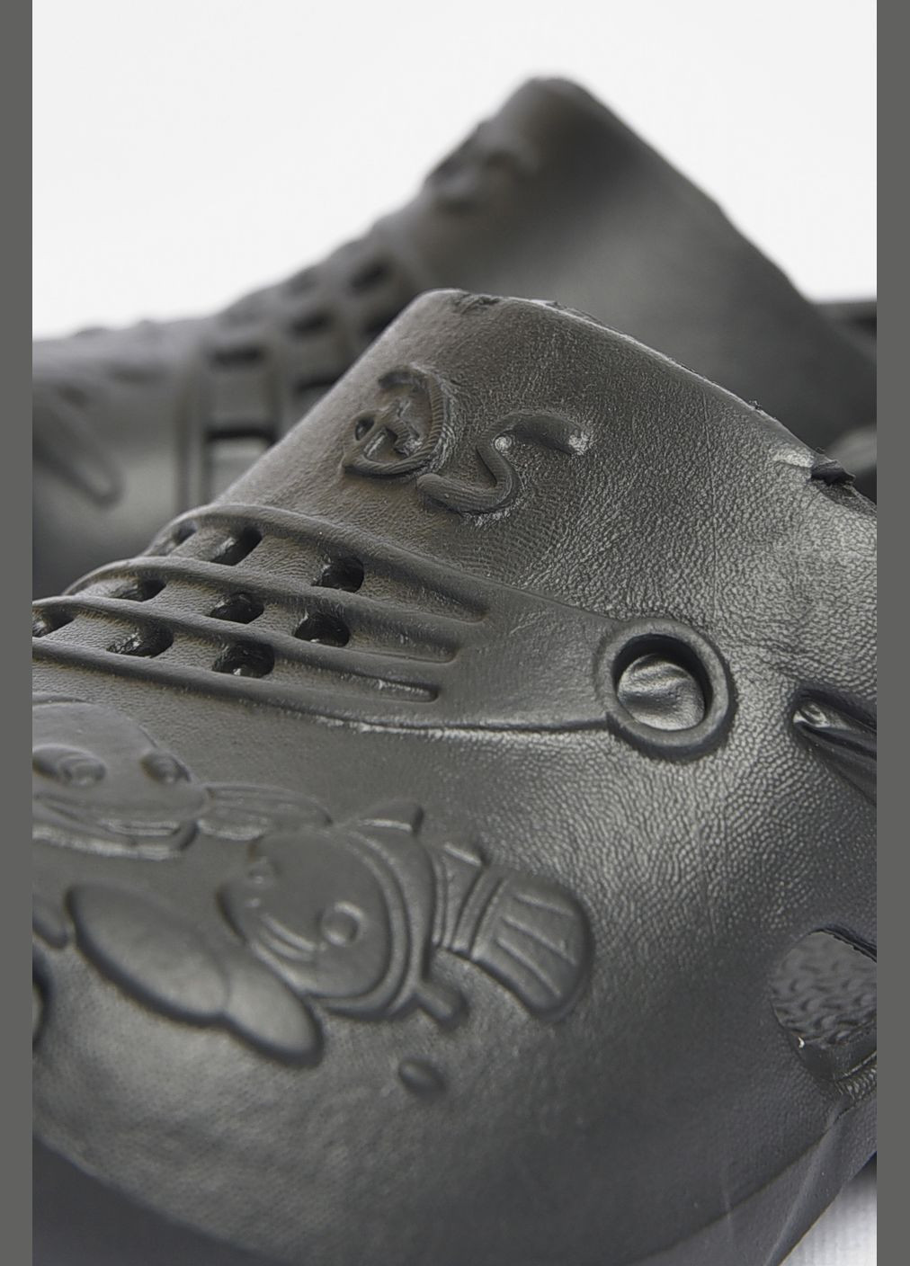 Крокси дитячі чорного кольору Let's Shop (327596497)