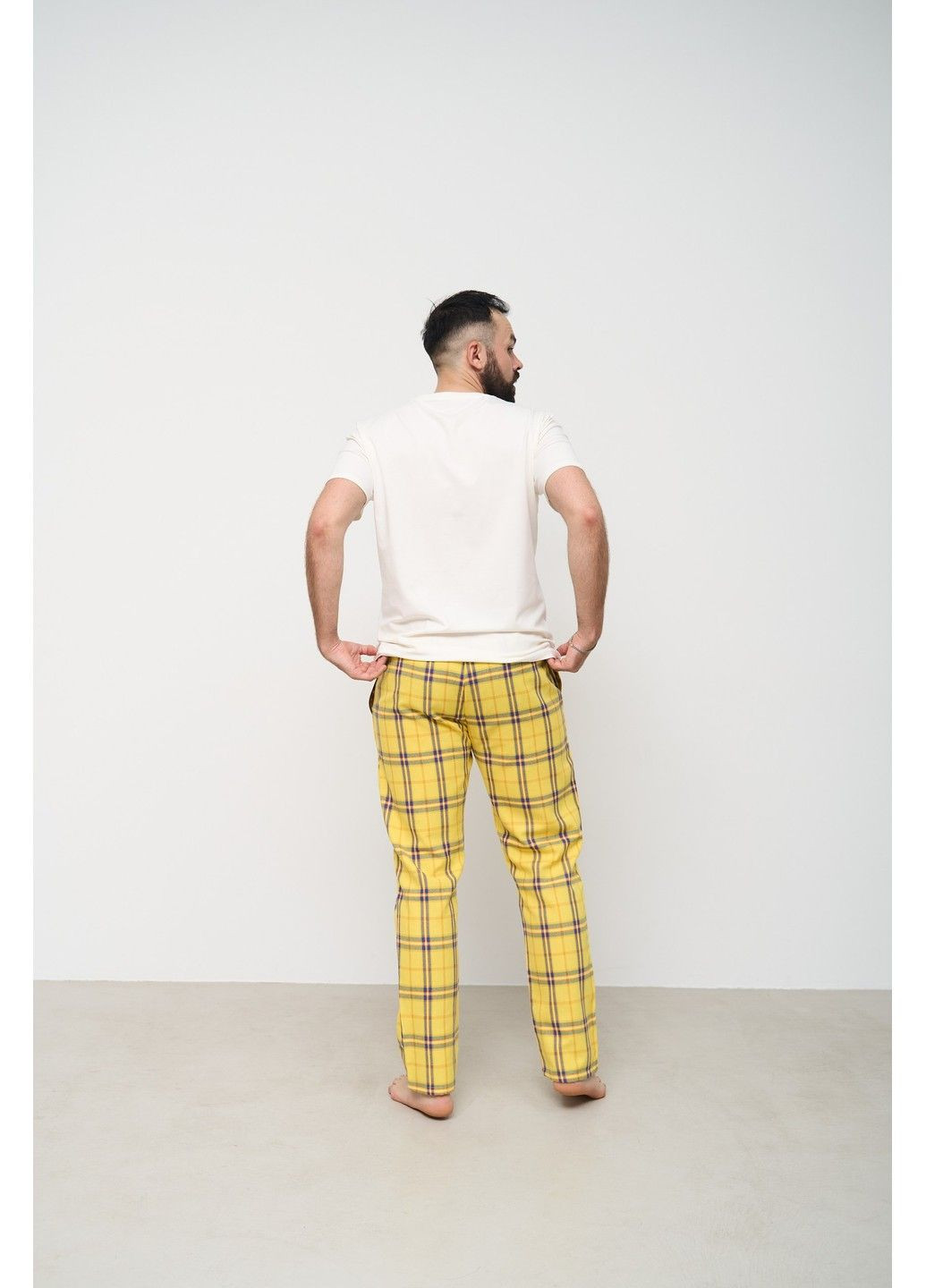 Піжама чоловіча футболка молочна + штани в клітинку жовті Handy Wear (293275175)