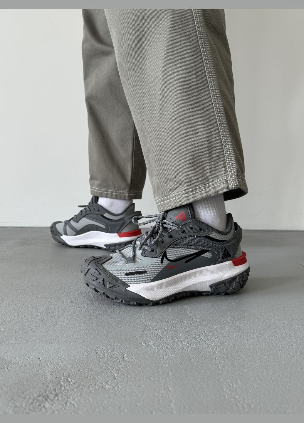 Серые демисезонные кроссовки мужские и женские nike acg mountain fly gore-tex grey | найк асж маунтин флай серые No Brand