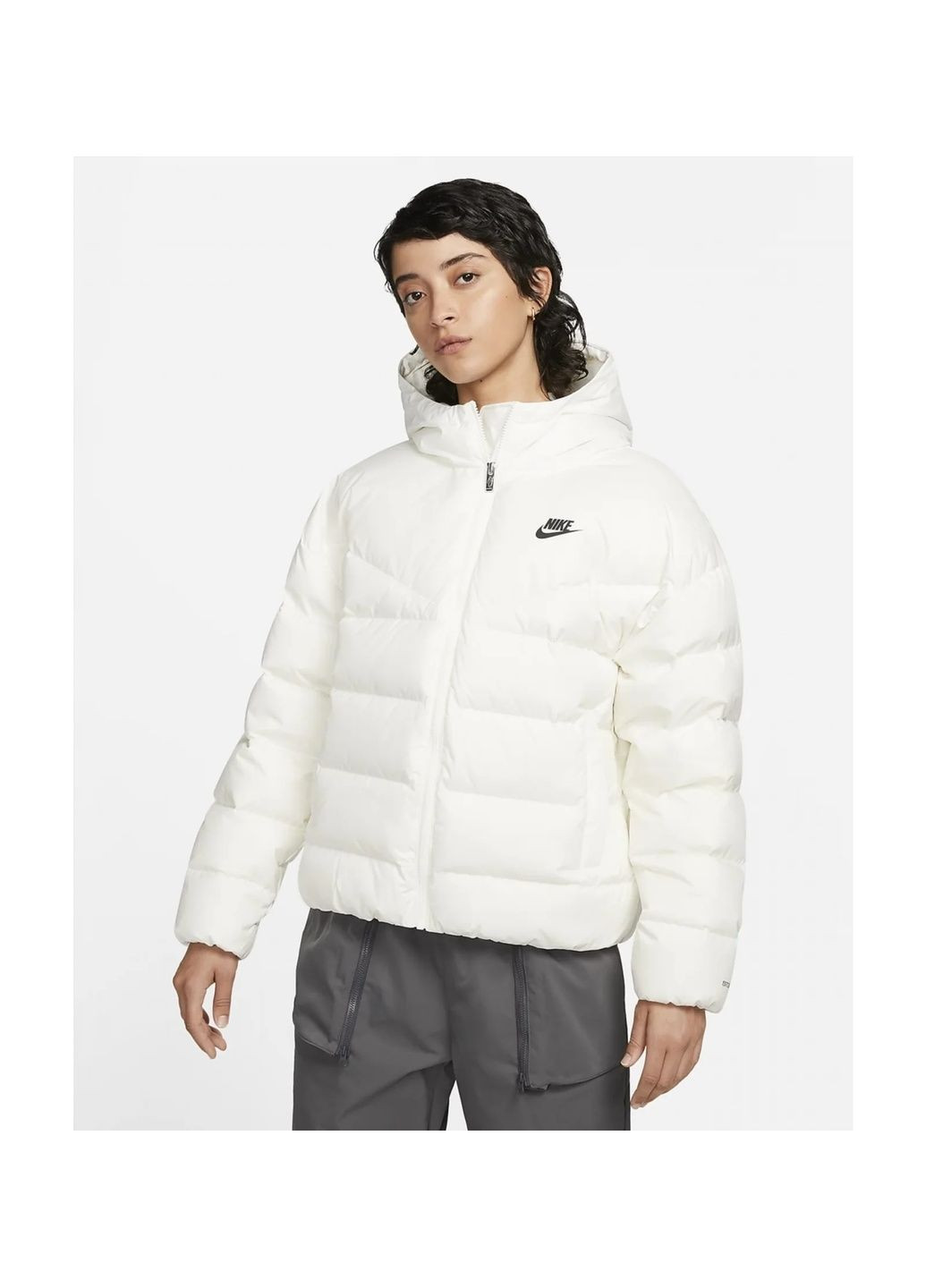 Біла куртка жіноча sportswear storm-fit windrunner white dq5903-133 Nike