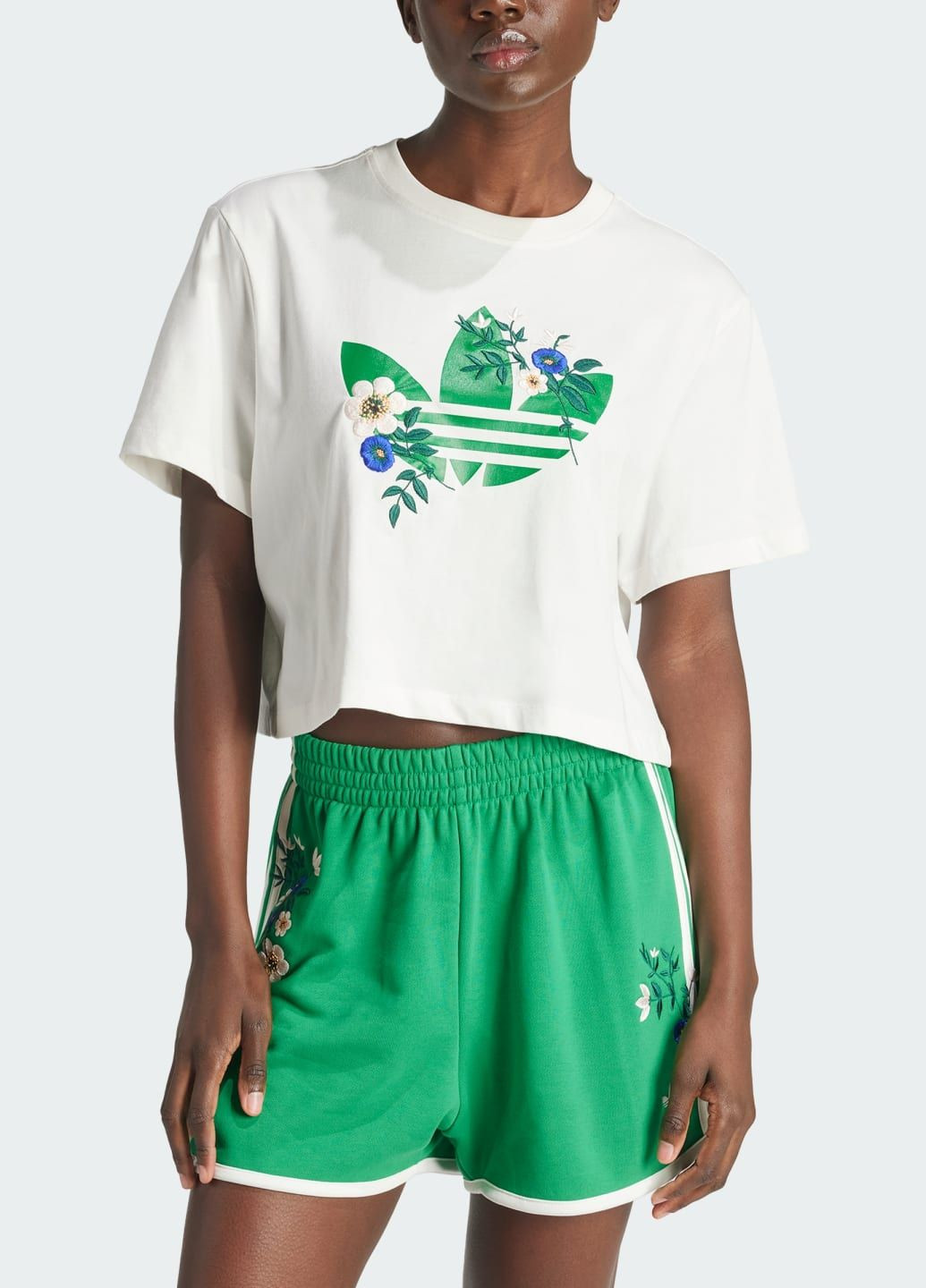 Белая всесезон футболка fashion graphics floral trefoil adidas