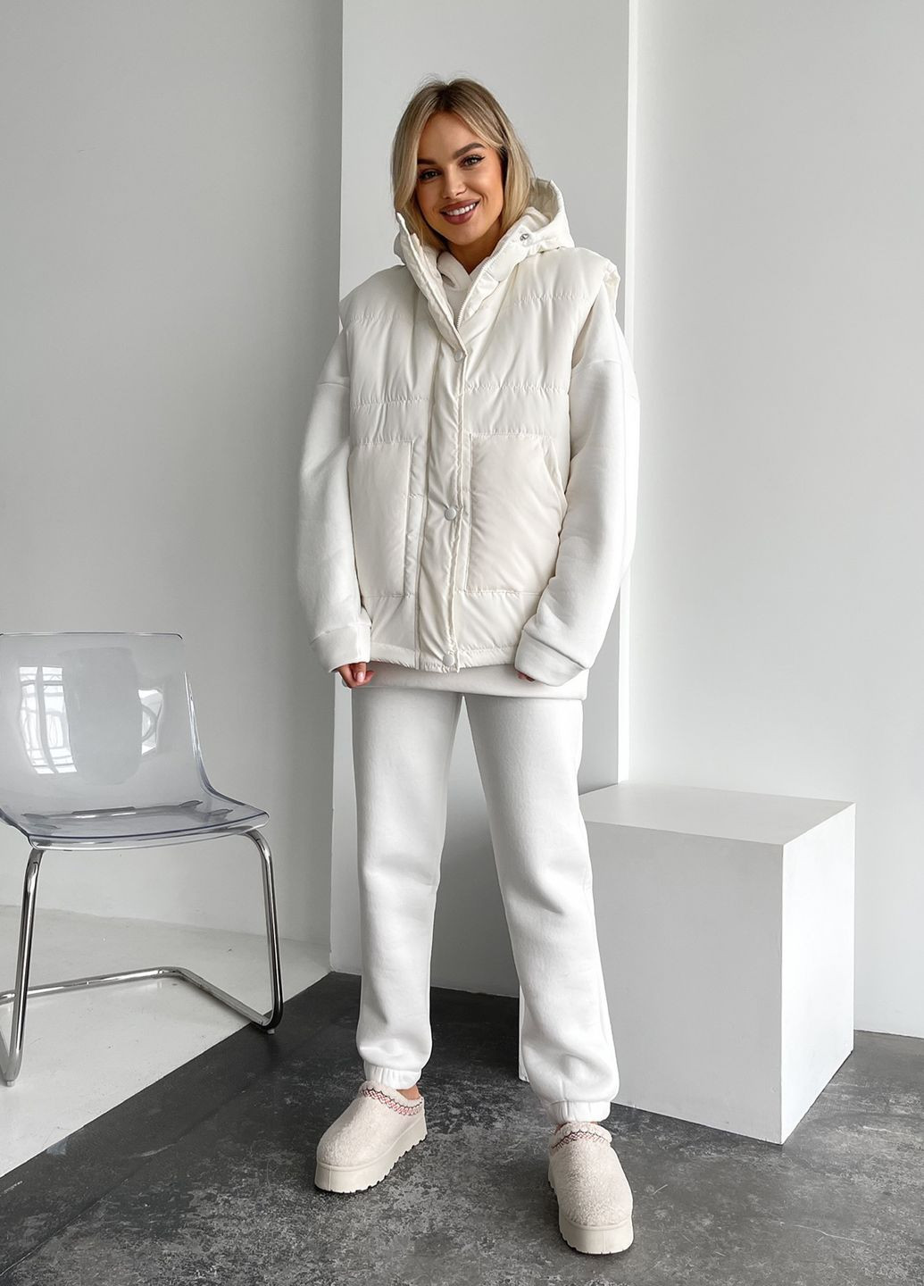 Жилетка женская демисезонная с капюшоном No Brand (361361914)