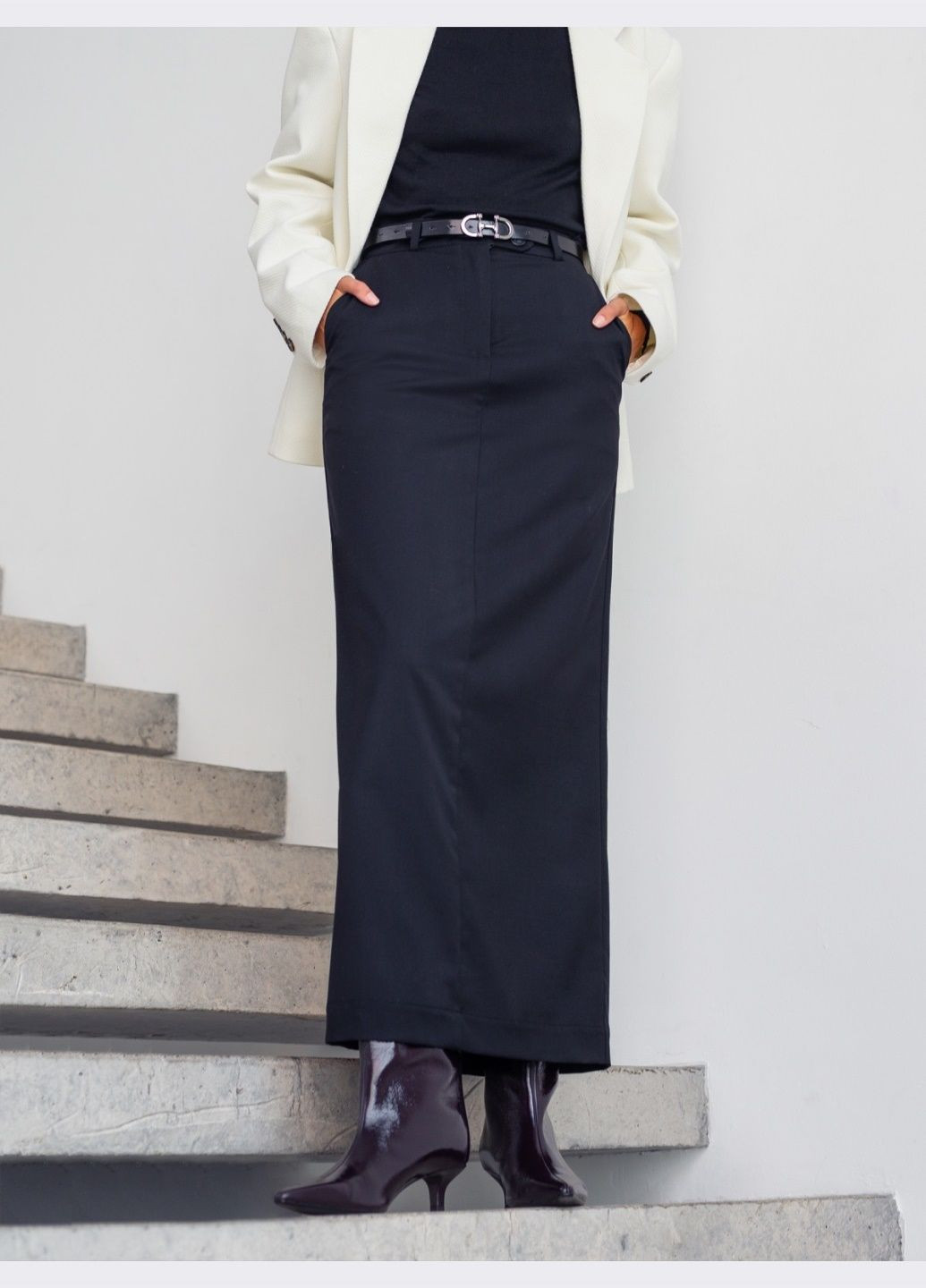 Черная офисная однотонная длинная юбка чёрного цвета Dressa