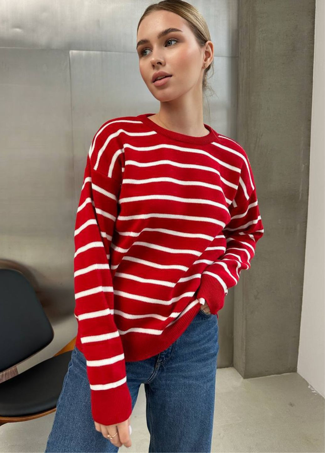 Червоний демісезонний базовий светр в смужку джемпер Україна