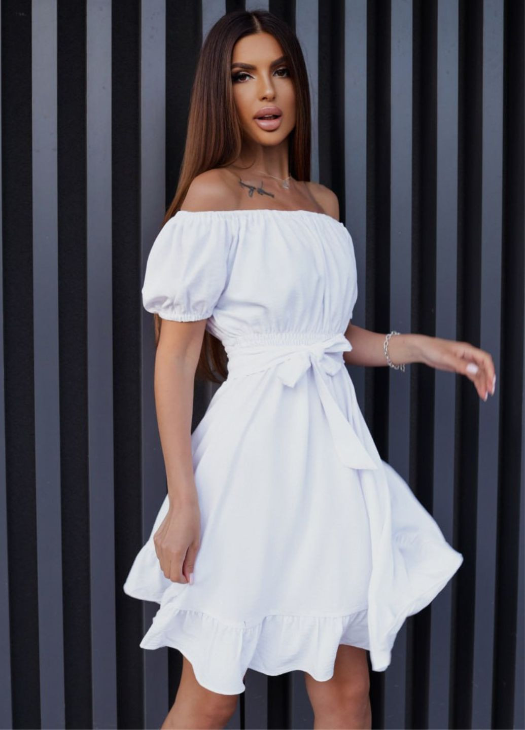 Белое повседневный женское платье с резинкой на талии и рукавами-фонариками а-силуэт Allthings однотонное