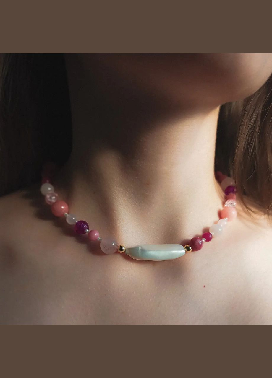 Чокер натуральный Жемчуг, Розовый кварц + Сахарный кварц, гип-н. фур-ра цвета золото d-10мм+- L-40-45см No Brand жемчуг (пресноводный), кварц латунь золото (303140346)