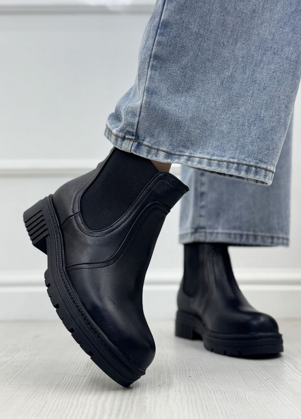 Осенние челси черные кожаные женские. демисезонные челси Vasha para без декора